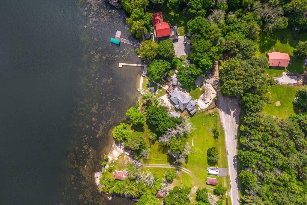 Lake Muskoka Cottage one thousand and one night