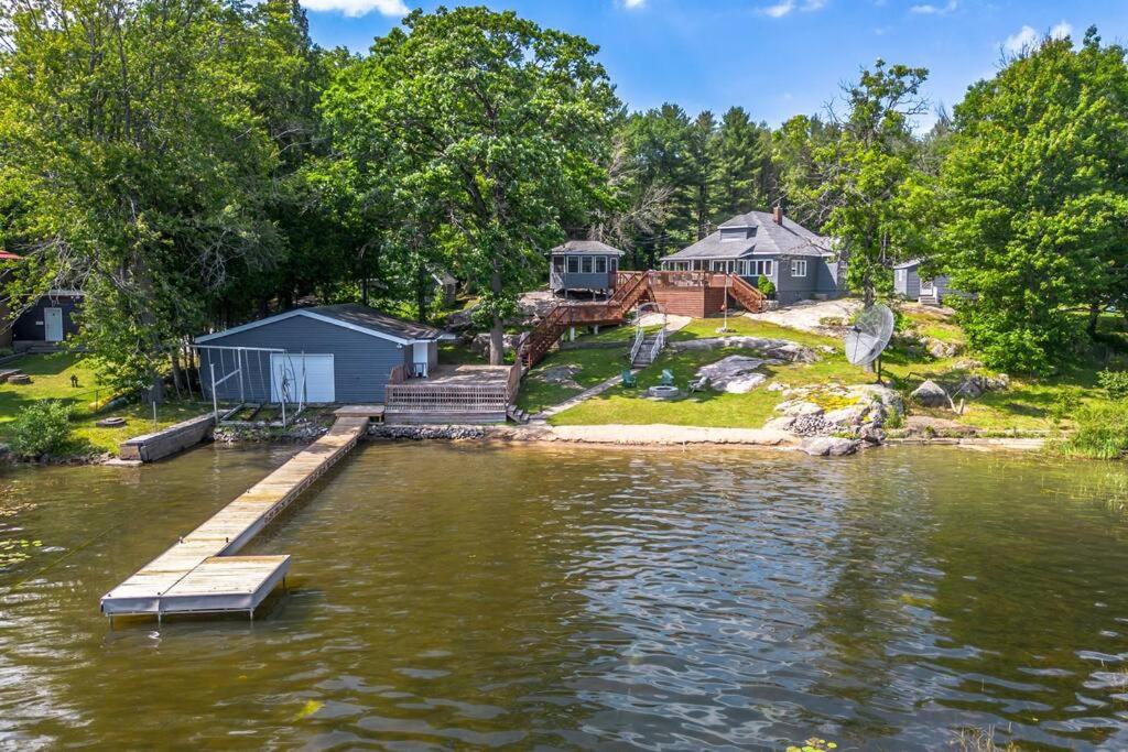 Lake Muskoka Cottage one thousand and one night