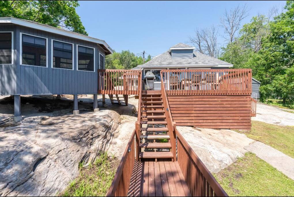 Lake Muskoka Cottage one thousand and one night