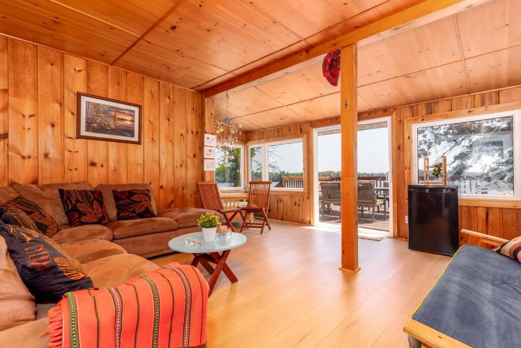 Lake Muskoka Cottage one thousand and one night
