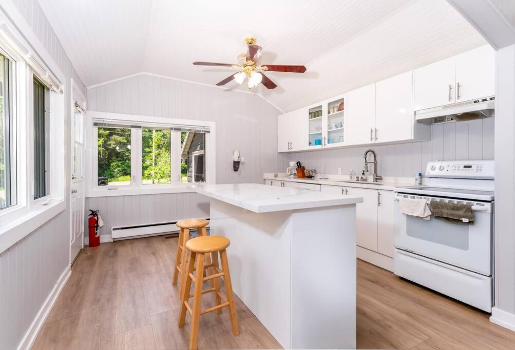 Lake Muskoka Cottage one thousand and one night