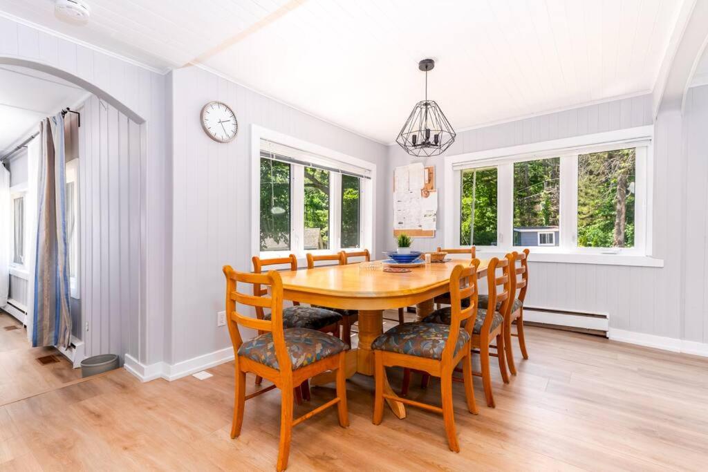 Lake Muskoka Cottage one thousand and one night