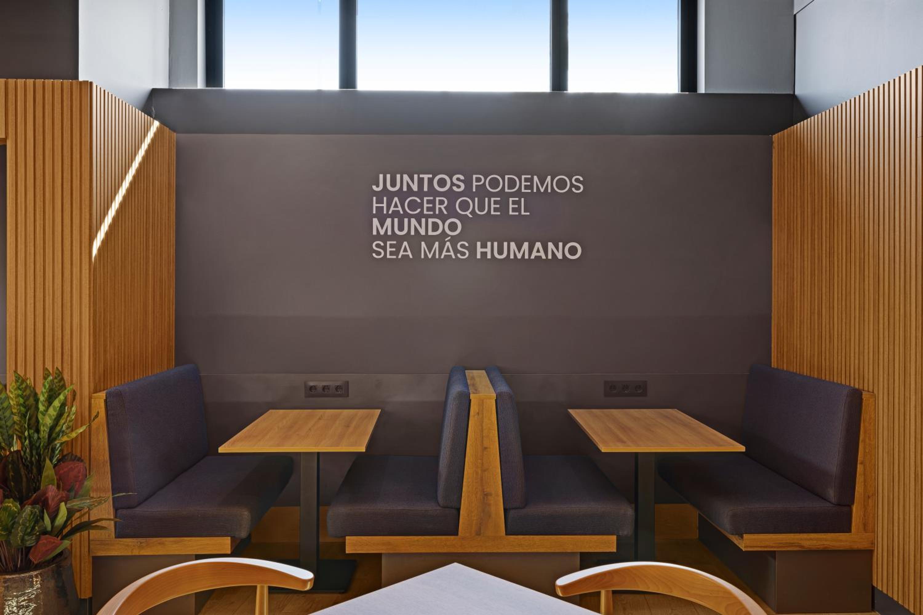 Hotel B&B HOTEL Málaga Centro - Image 1