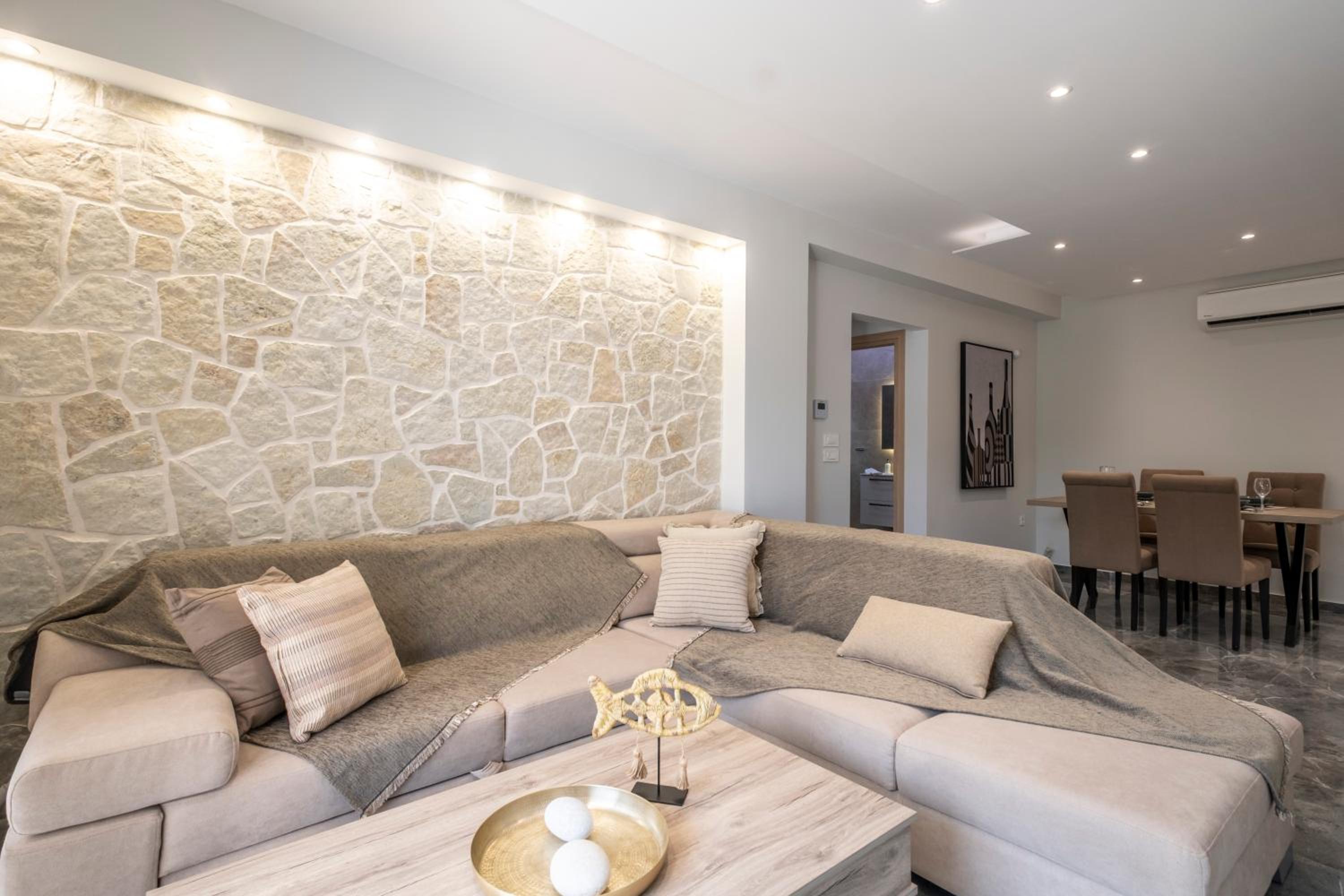 Asini Vacations - Orion Luxury Apartments - Property Image 3