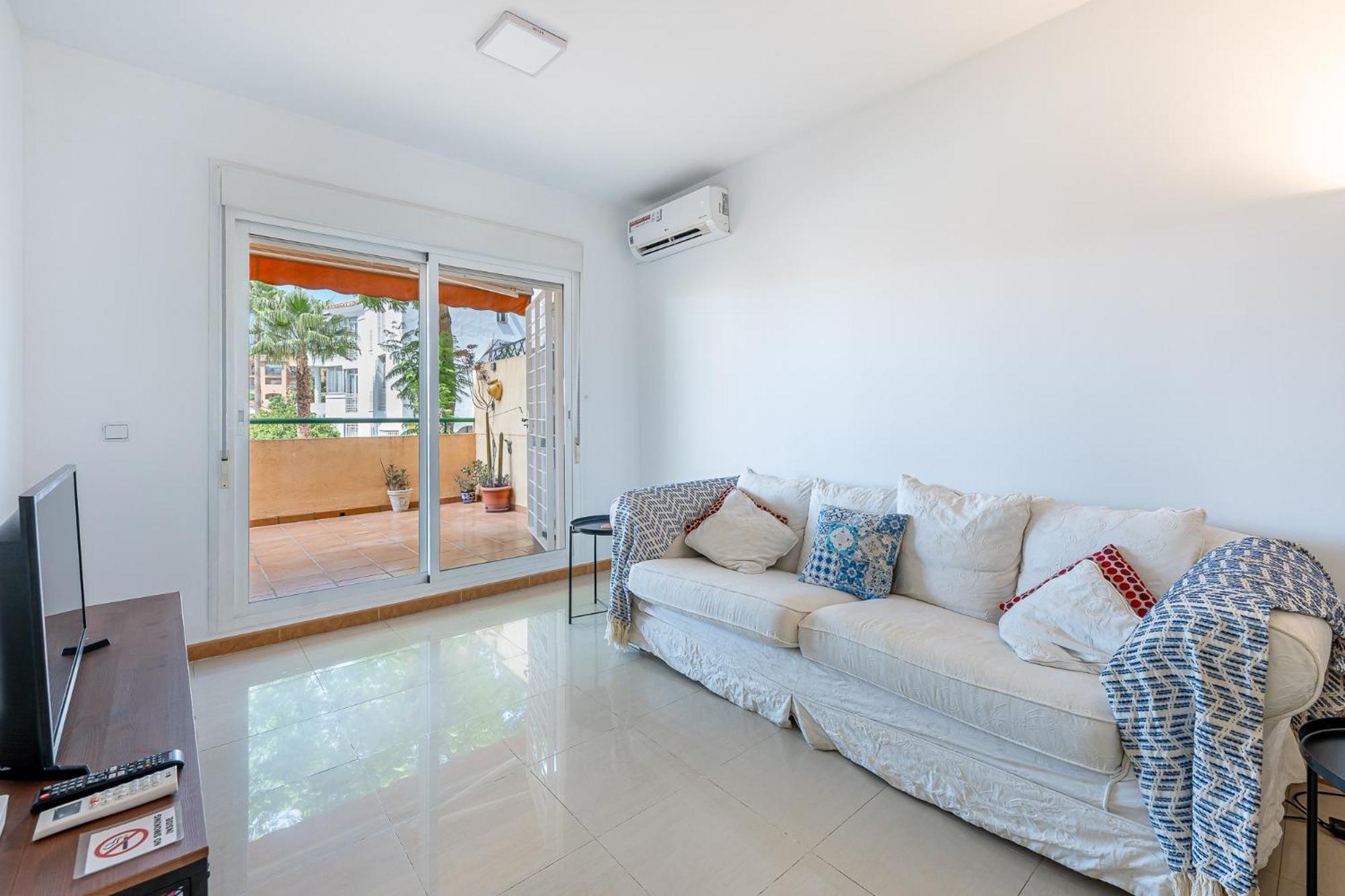 Beautiful 2 Bed Apartment Los Pacos view 5