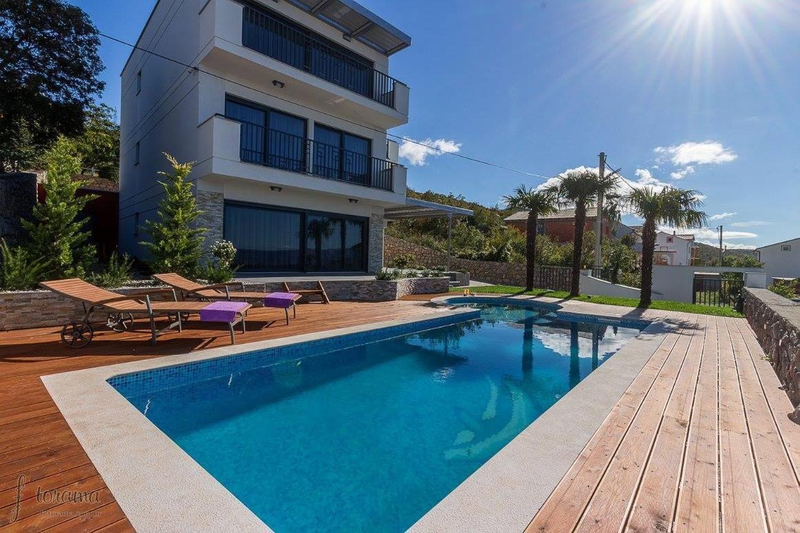 Villa IL K view 2