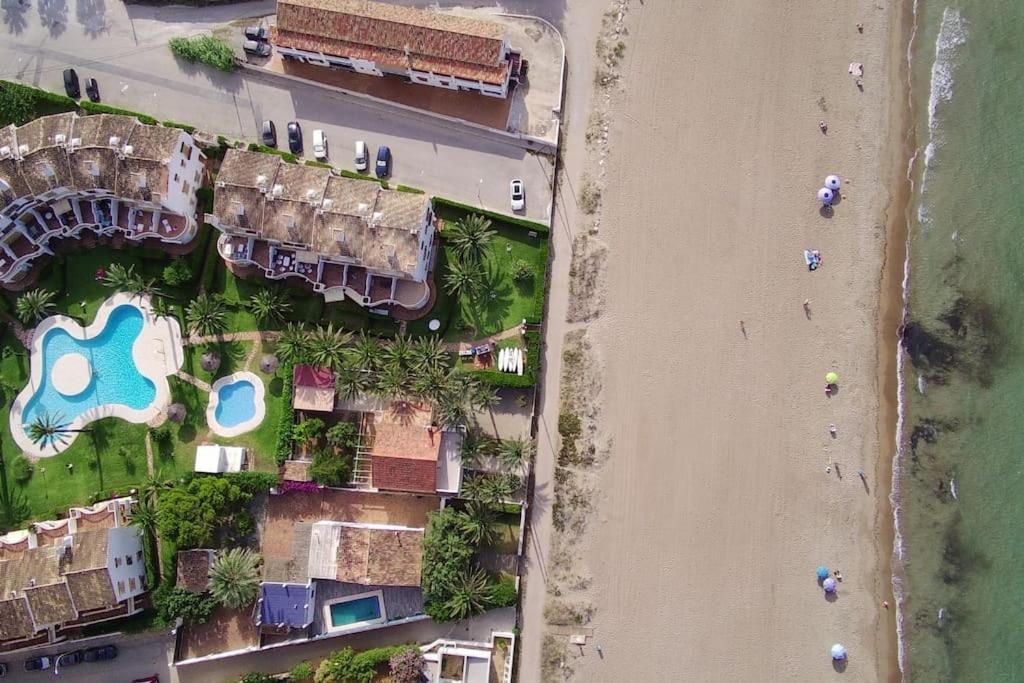 Apartamento Bajo en primera línea de playa Denia