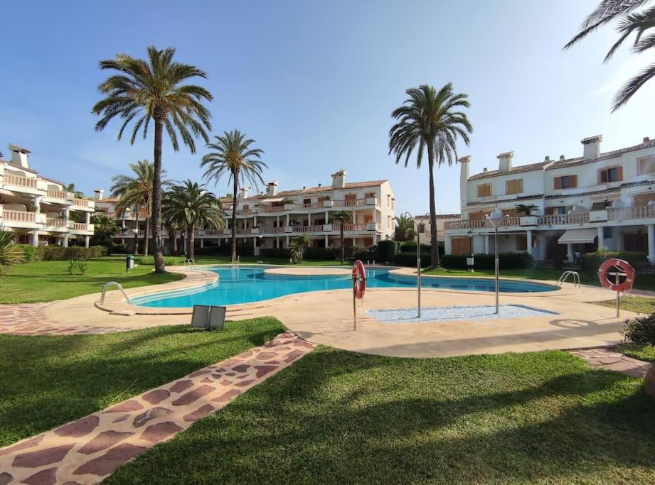 Apartamento Bajo en primera línea de playa Denia