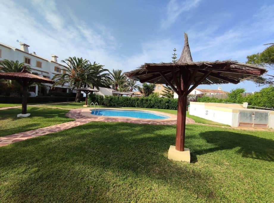 Apartamento Bajo en primera línea de playa Denia