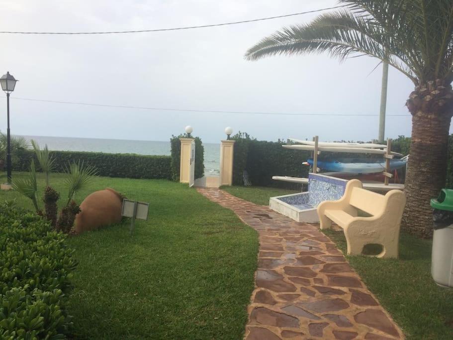Apartamento Bajo en primera línea de playa Denia