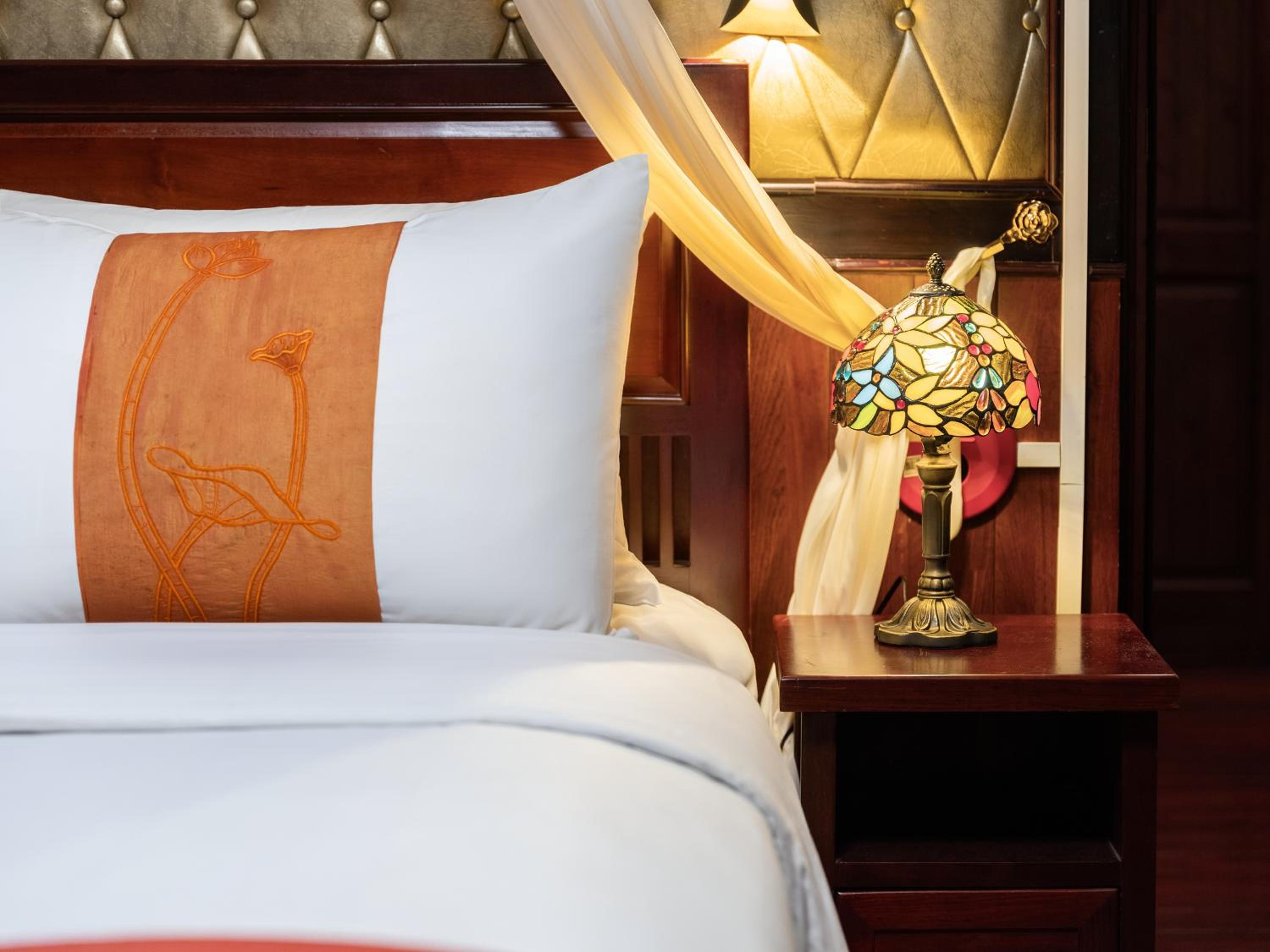 Hera Classic Boutique Cruise view 2