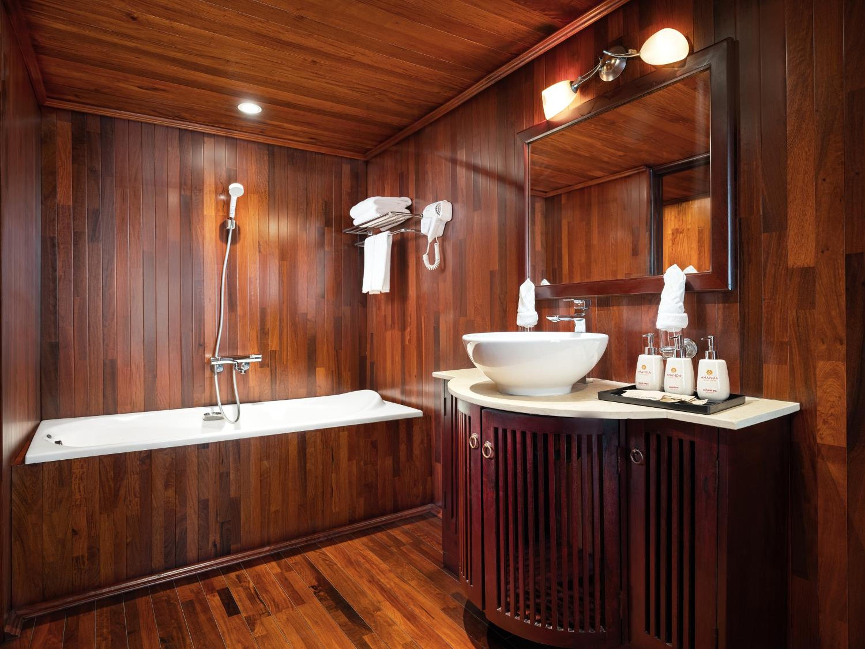 Hera Classic Boutique Cruise view 4