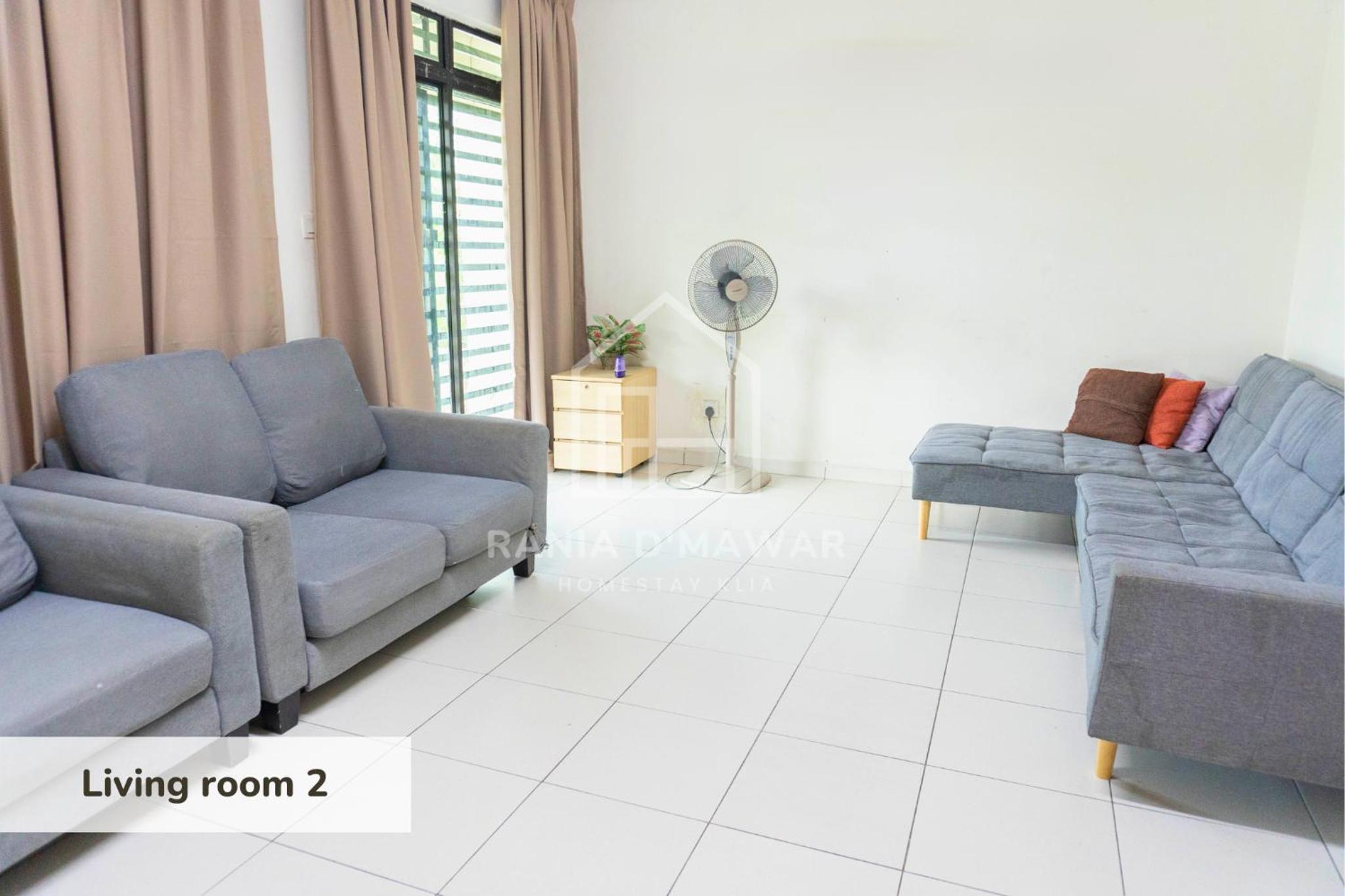 Rania Homestay near KLIA Nilai - 3 King 2 Queen - 4-Bedroom Entire House photo 3