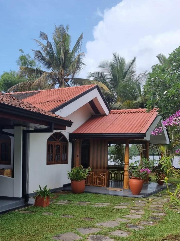 Chambre VIP dans villa avec piscine et jardin