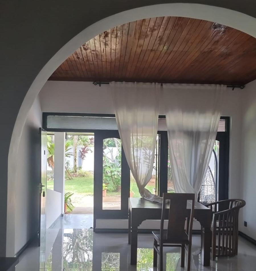 Chambre VIP dans villa avec piscine et jardin