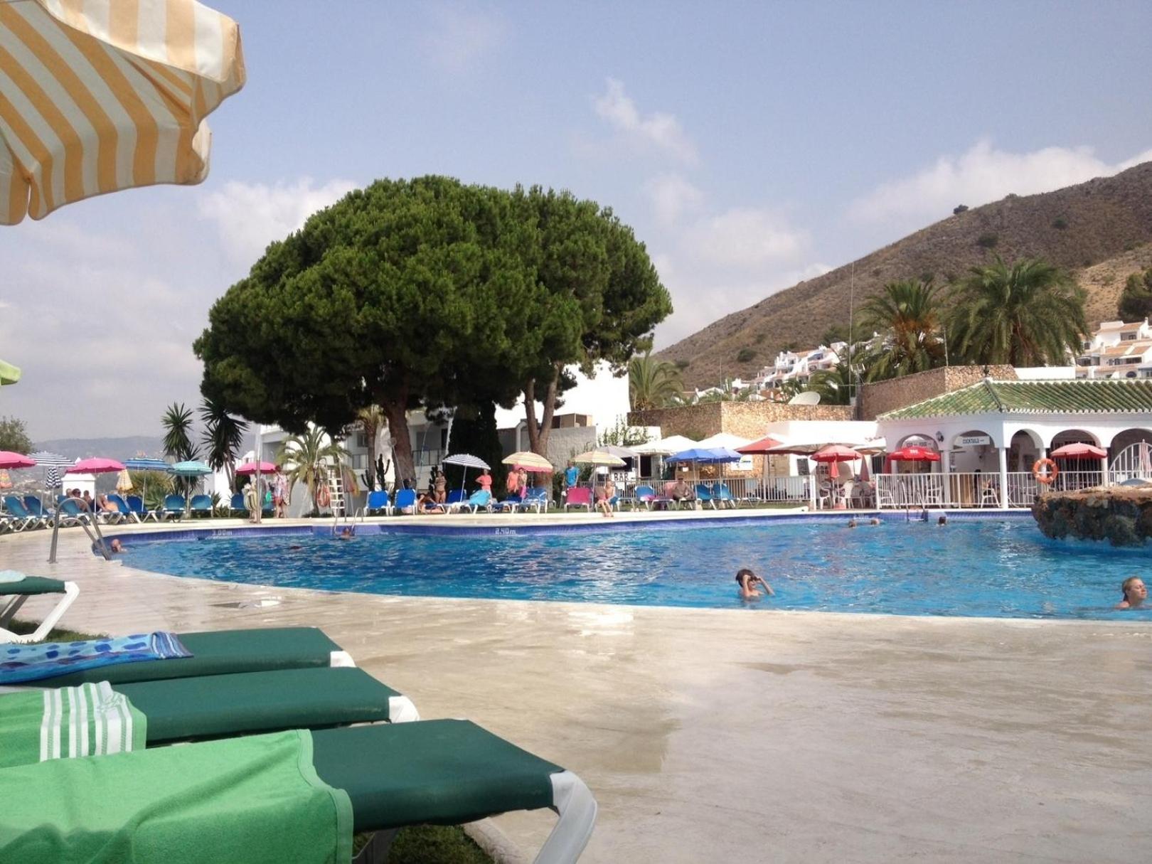 Nerja - tolle Aussicht und Poolbereich
