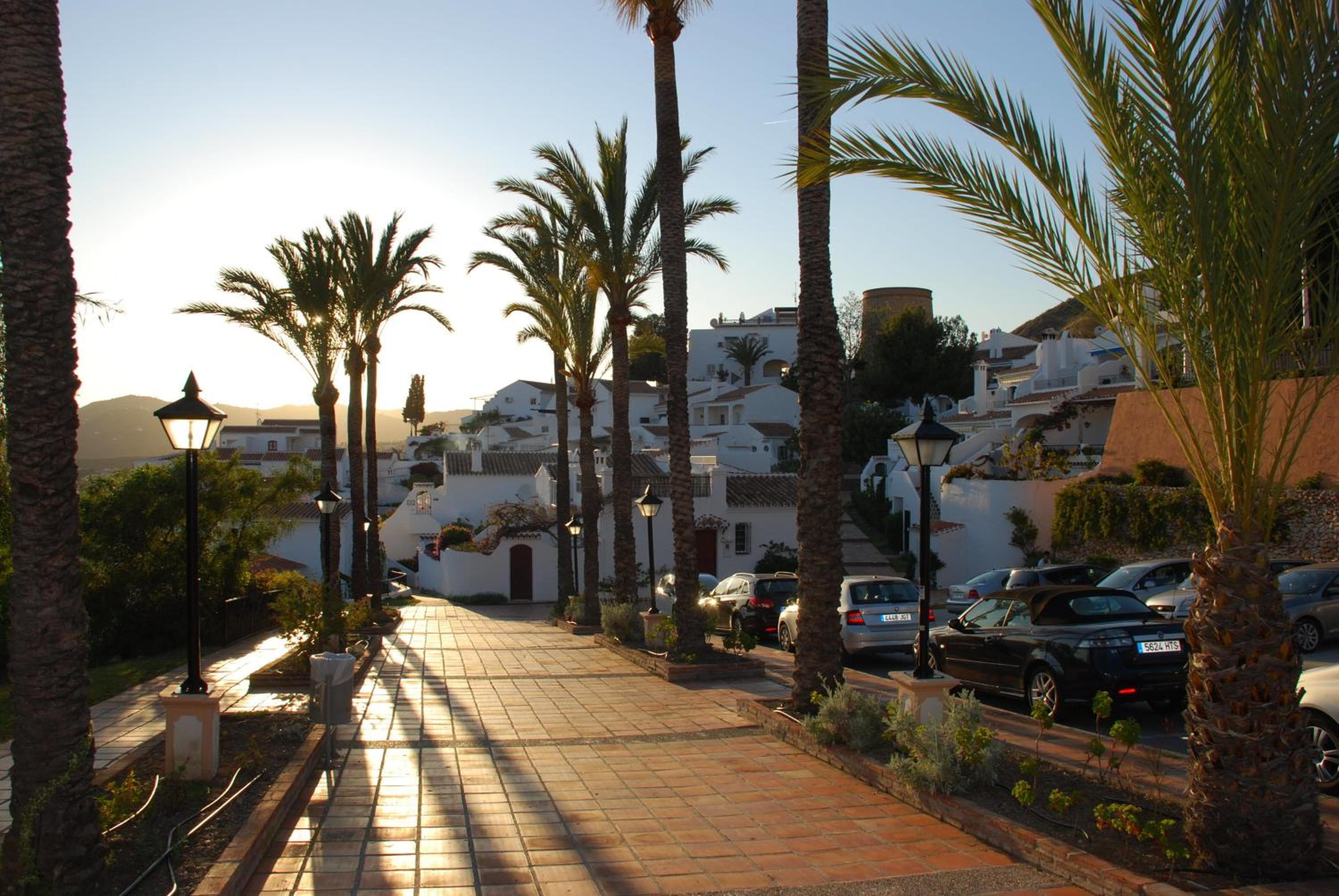 Nerja - tolle Aussicht und Poolbereich