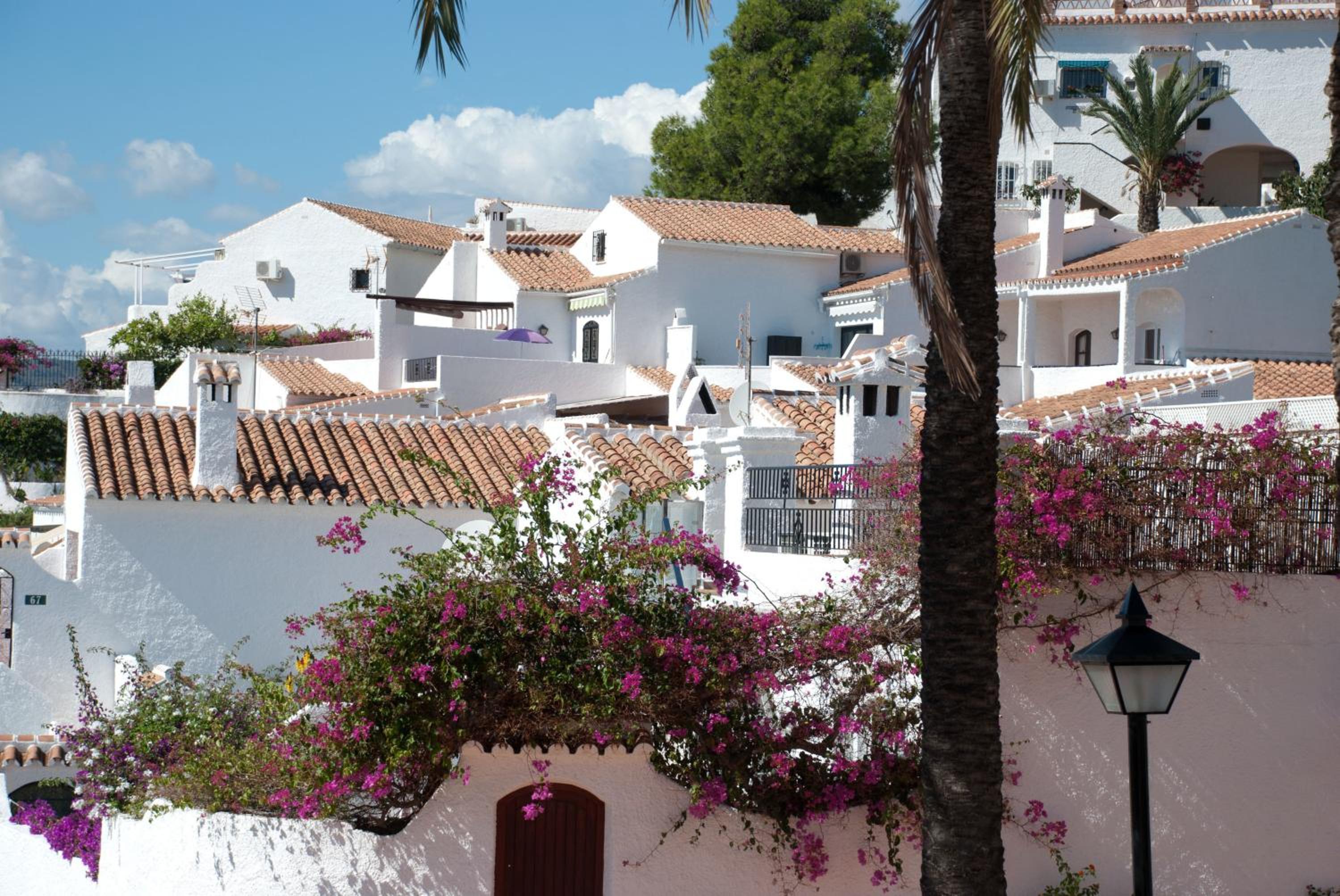 Nerja - tolle Aussicht und Poolbereich