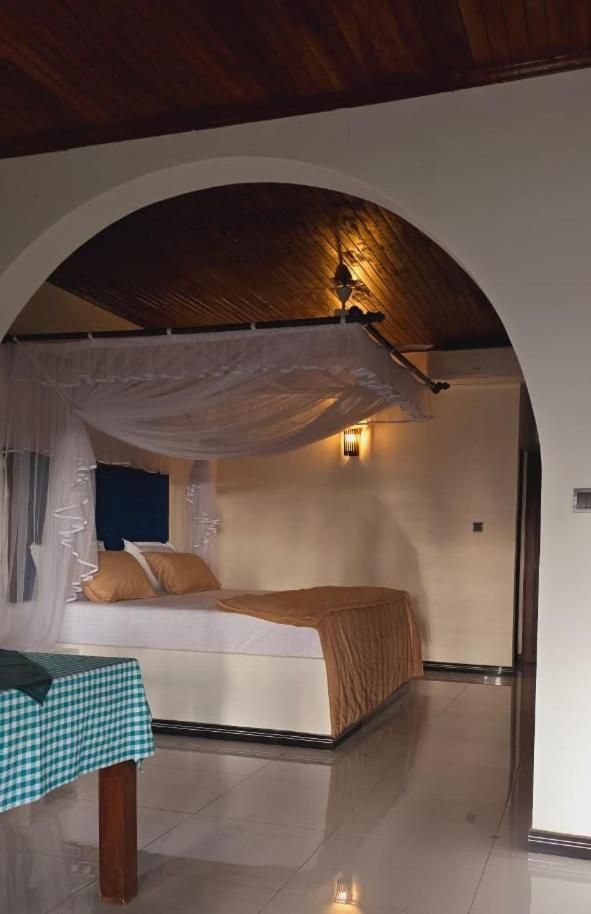 Chambre VIP dans villa avec piscine et jardin