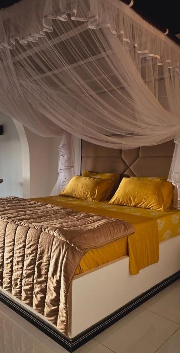 Chambre VIP dans villa avec piscine et jardin