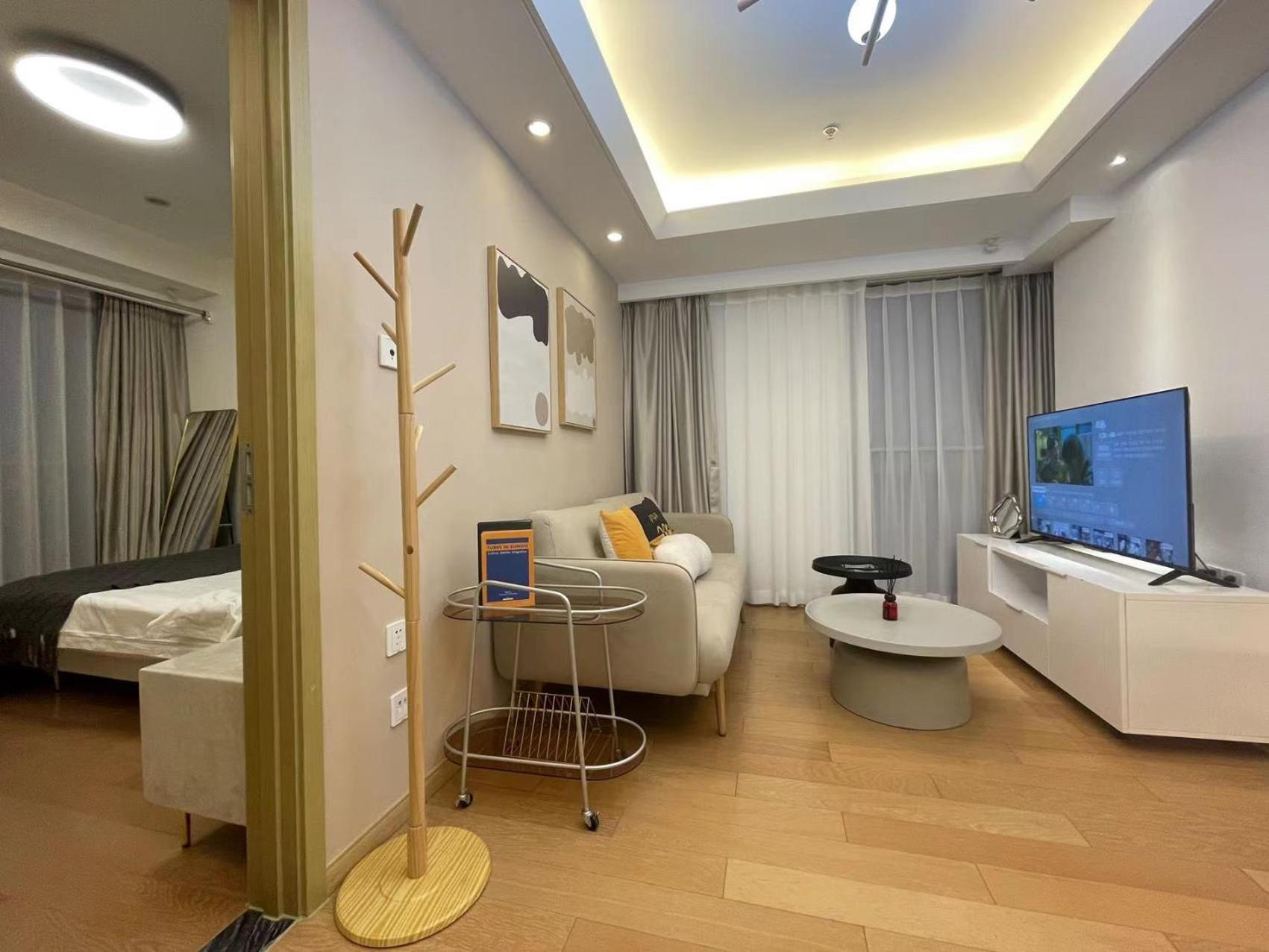 Shanghai Lerongju Boutique Apartment Metro Line 8 20meter