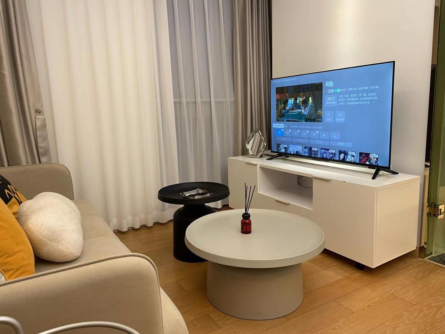 Shanghai Lerongju Boutique Apartment Metro Line 8 20meter