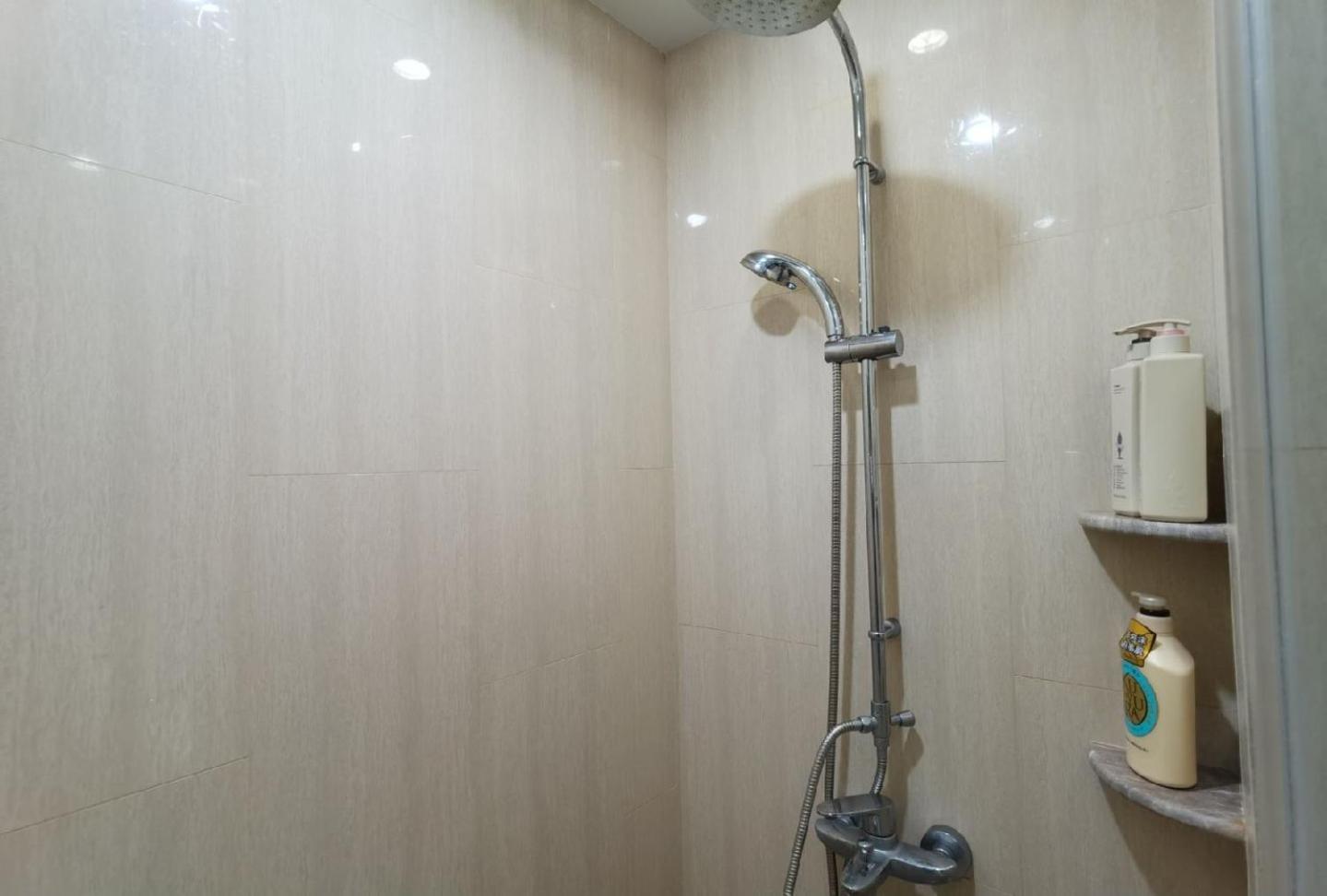 Shanghai Lerongju Boutique Apartment Metro Line 8 20meter