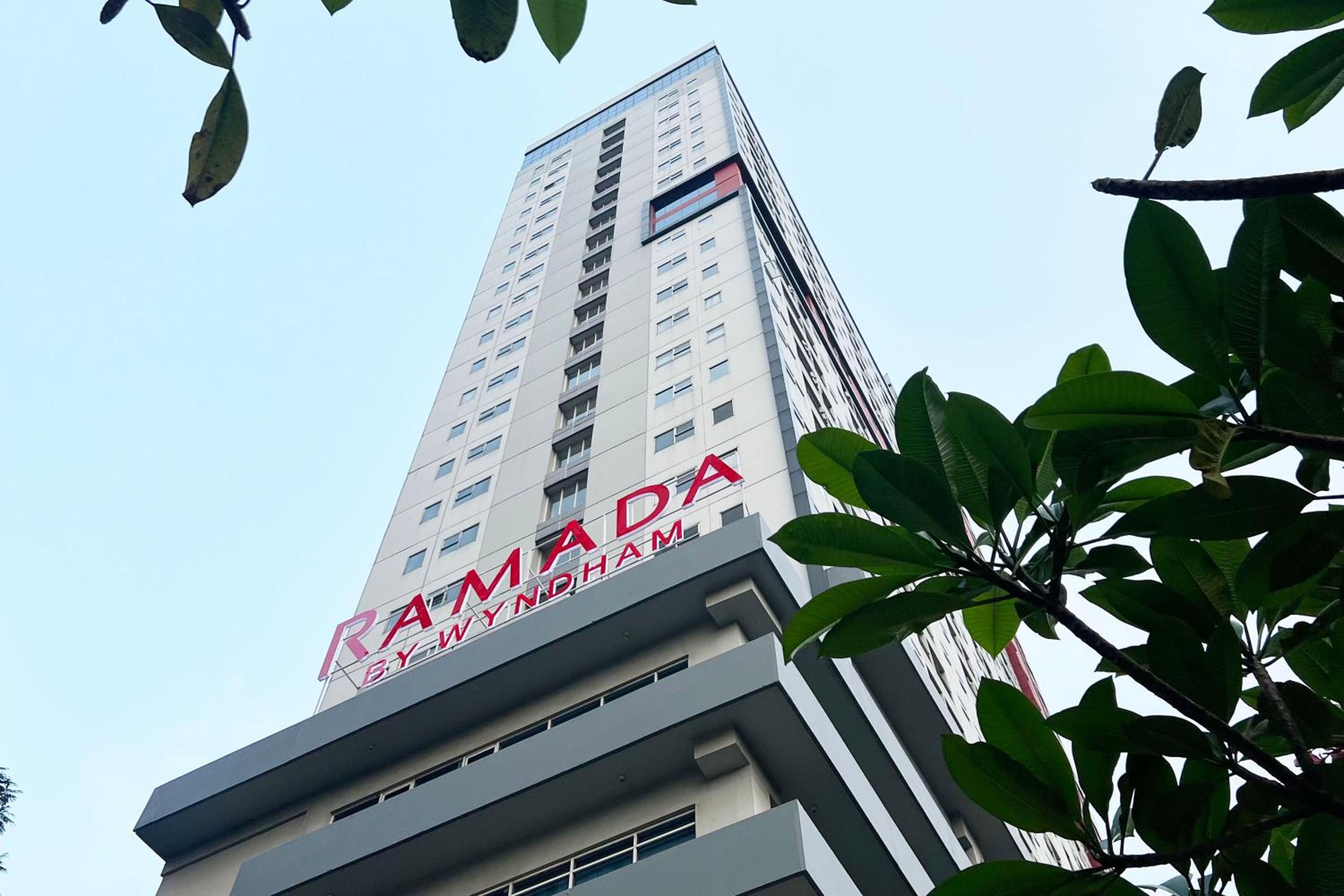 Hotel Ramada by Wyndham Serpong - Image 1