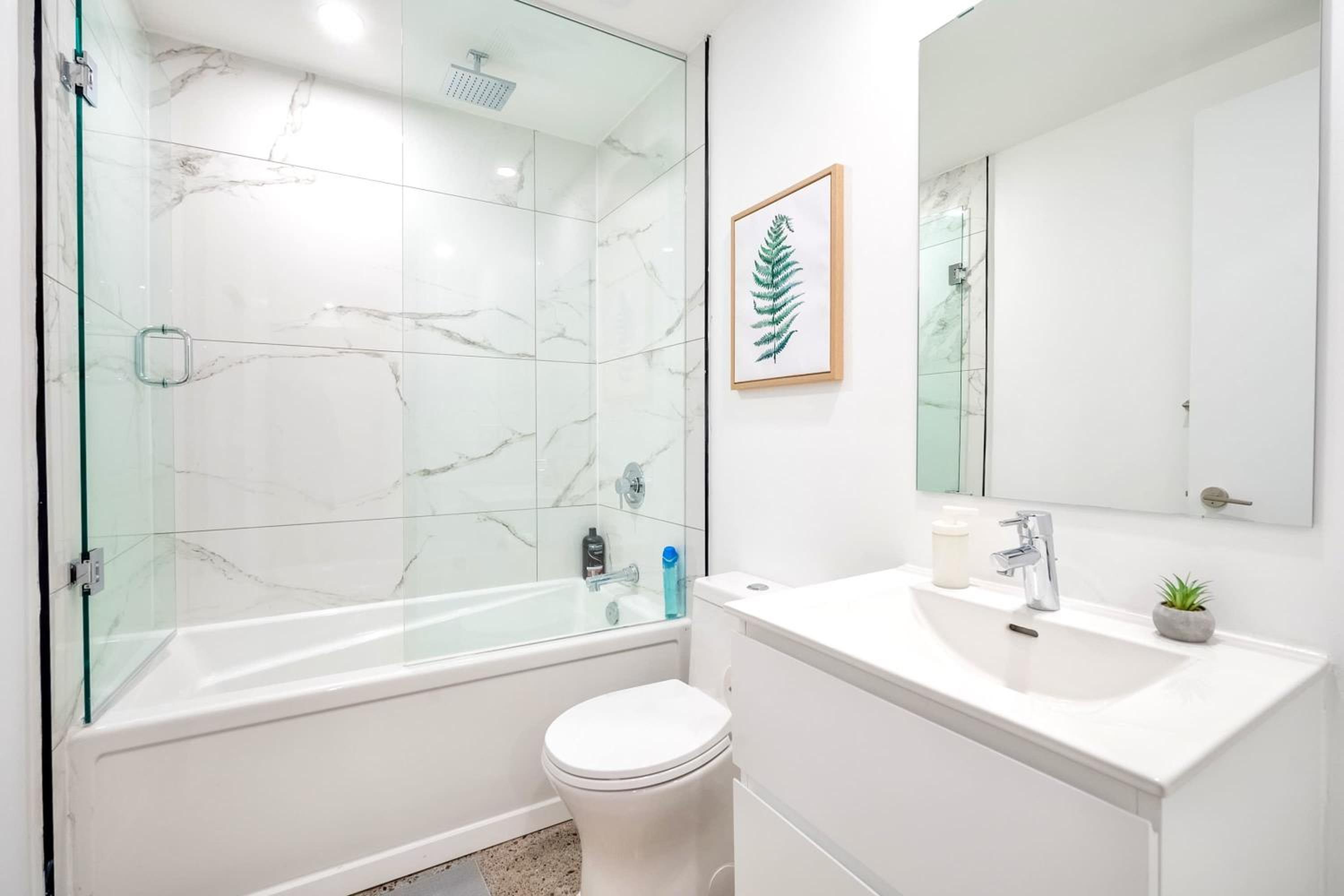 Modern 2BR Apartment - Near Downtown