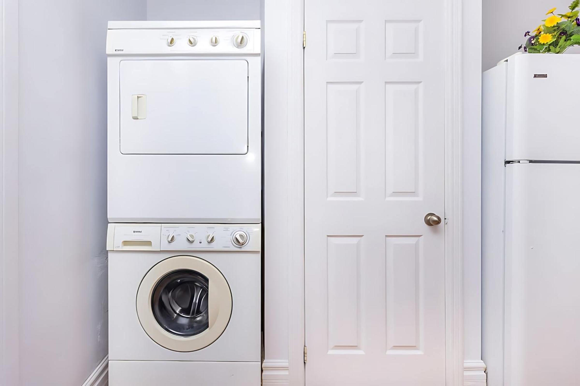 Pet-friendly Apartment - Steps to Rideau Centre