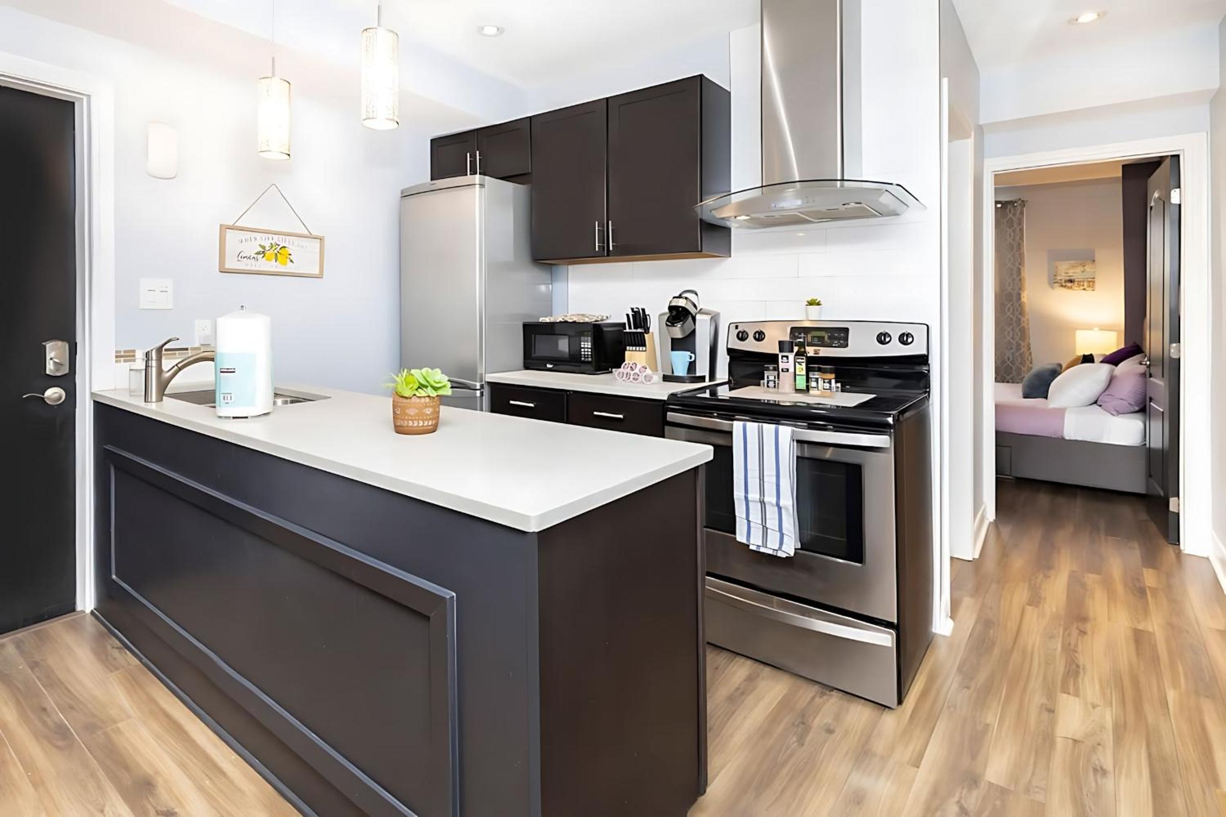 Pet Friendly - 1BR Newly Renovated Apartment
