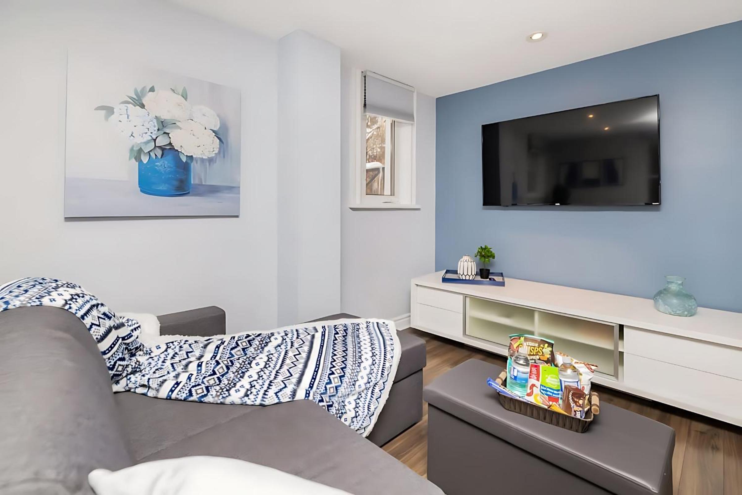 Pet Friendly - 1BR Newly Renovated Apartment