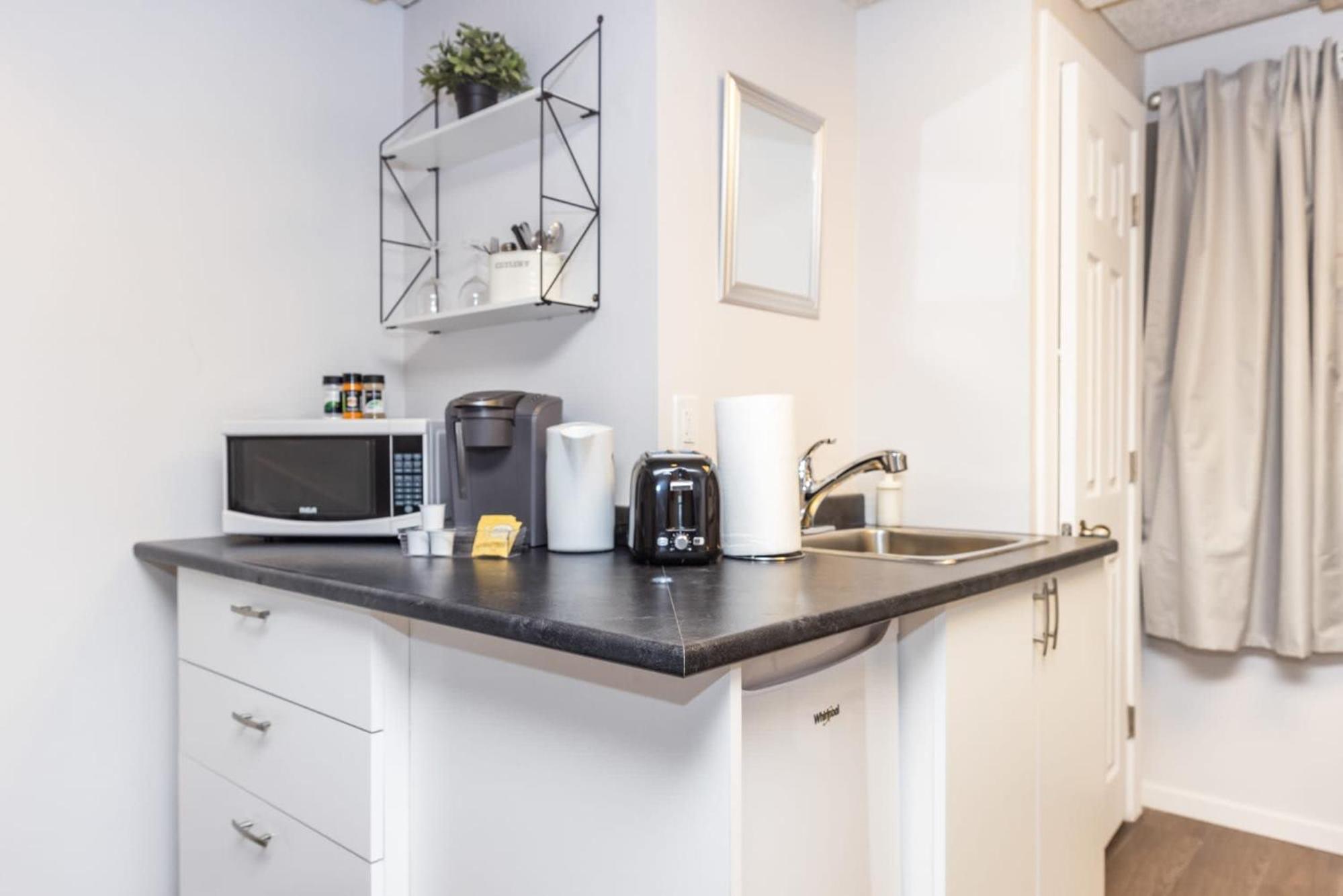 Studio Apartment with King Bed - Near Chinatown