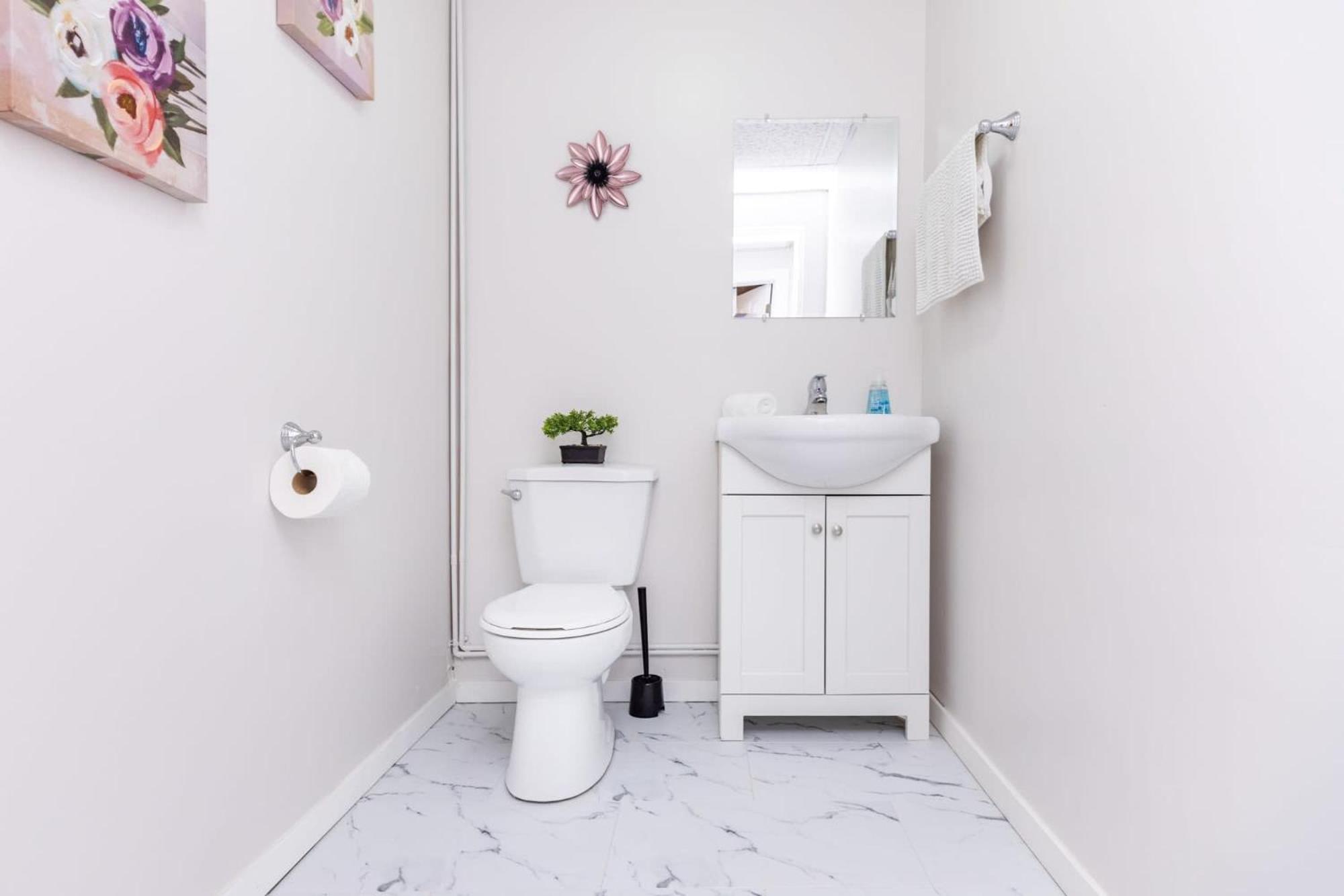 Studio Apartment with King Bed - Near Chinatown