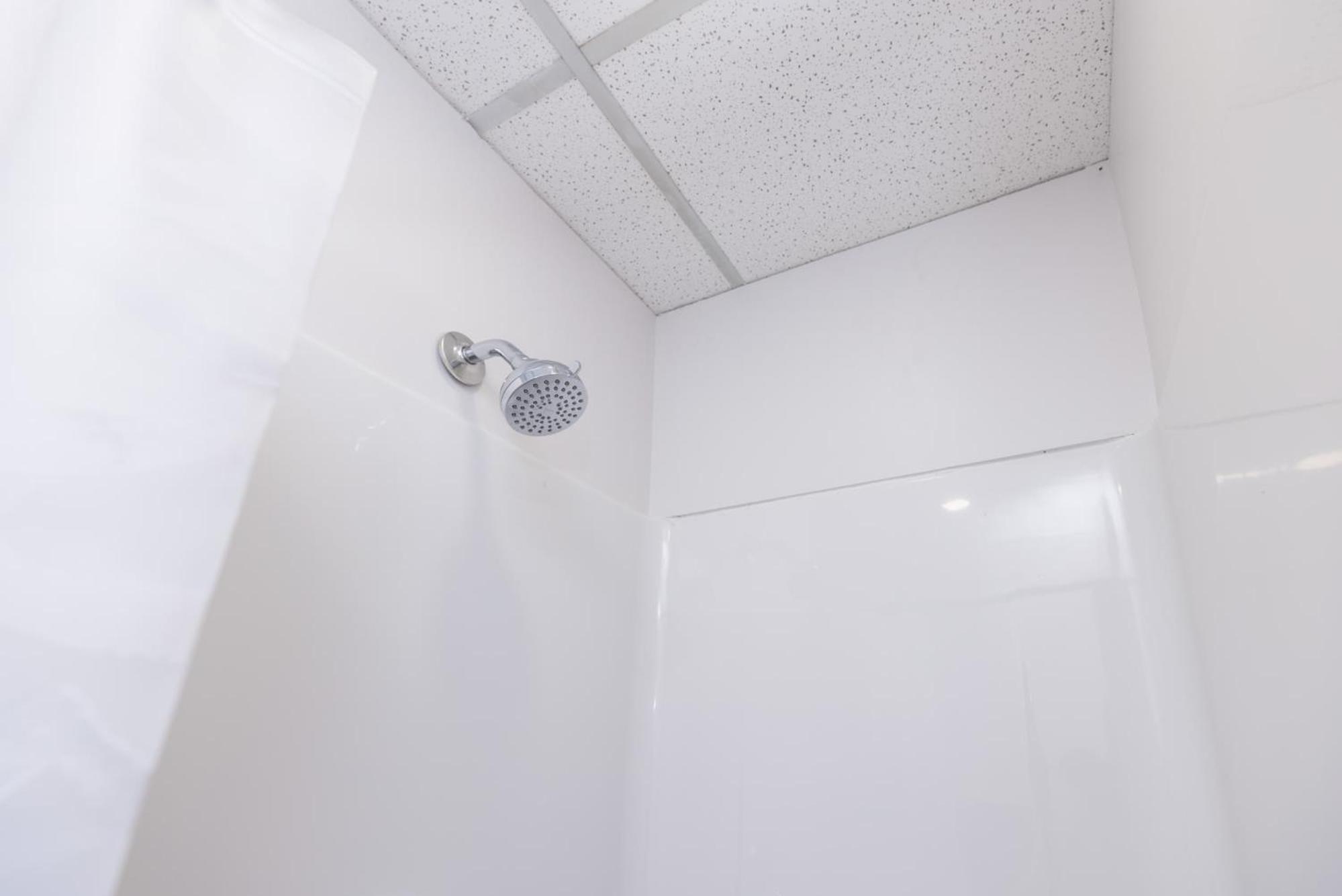 Studio Apartment with King Bed - Near Chinatown