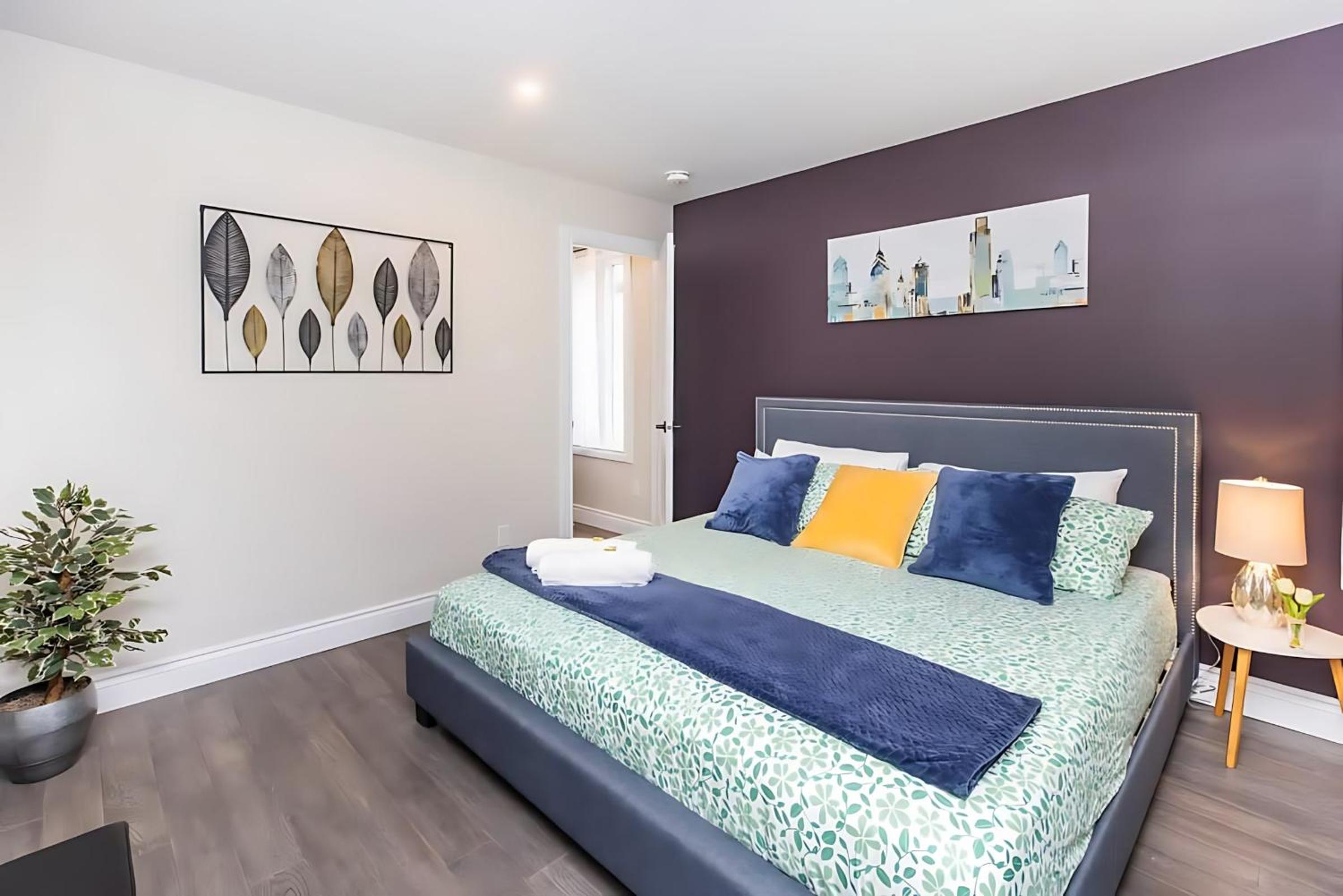 Pet-Friendly 2BR Condo - Near University