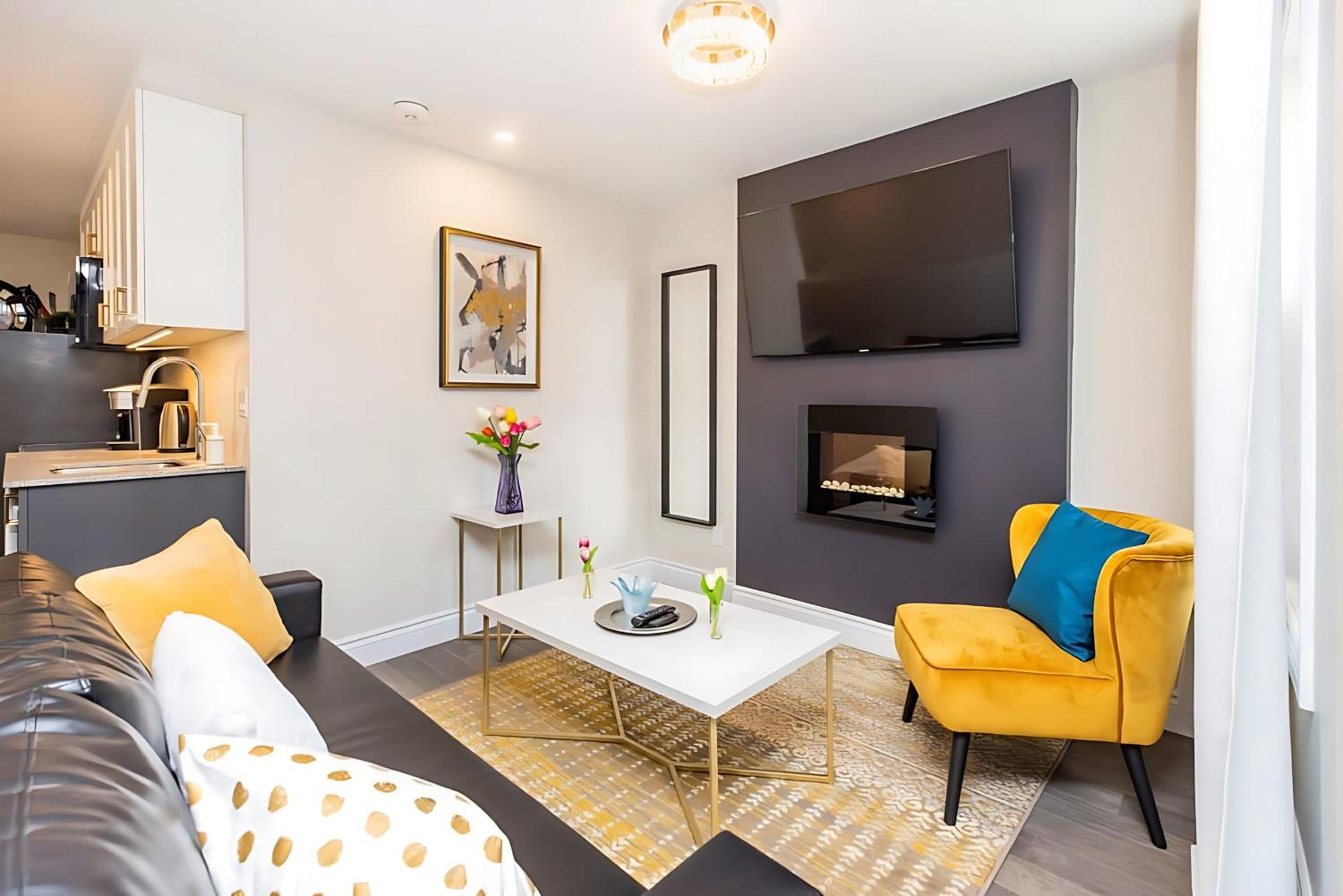Pet-Friendly 2BR Condo - Near University