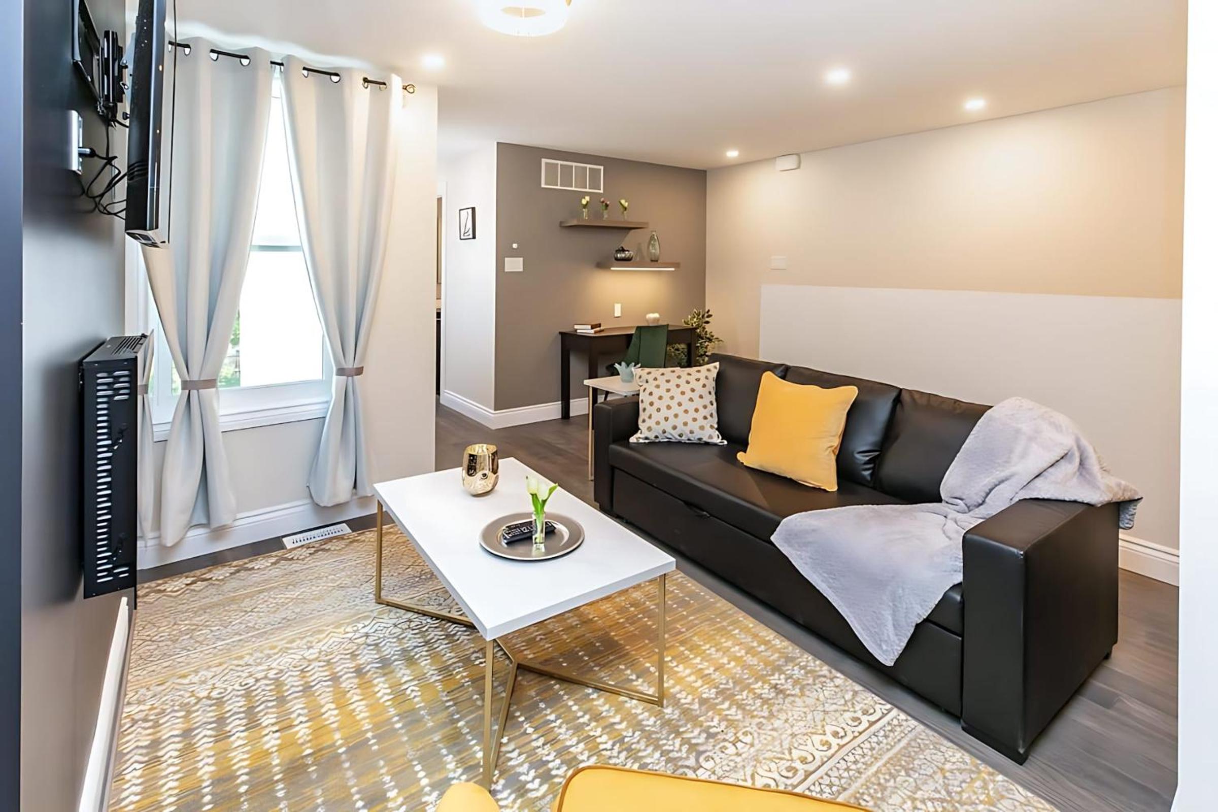 Pet-Friendly 2BR Condo - Near University