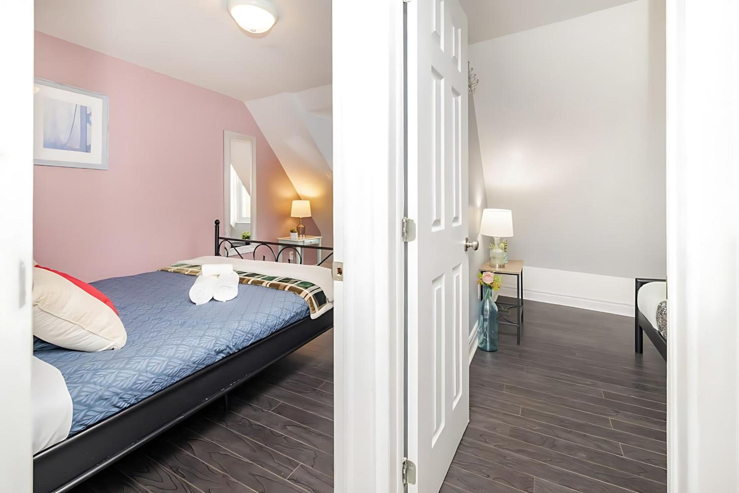 Cozy 2BR Condo - with Private Rooftop Terrace