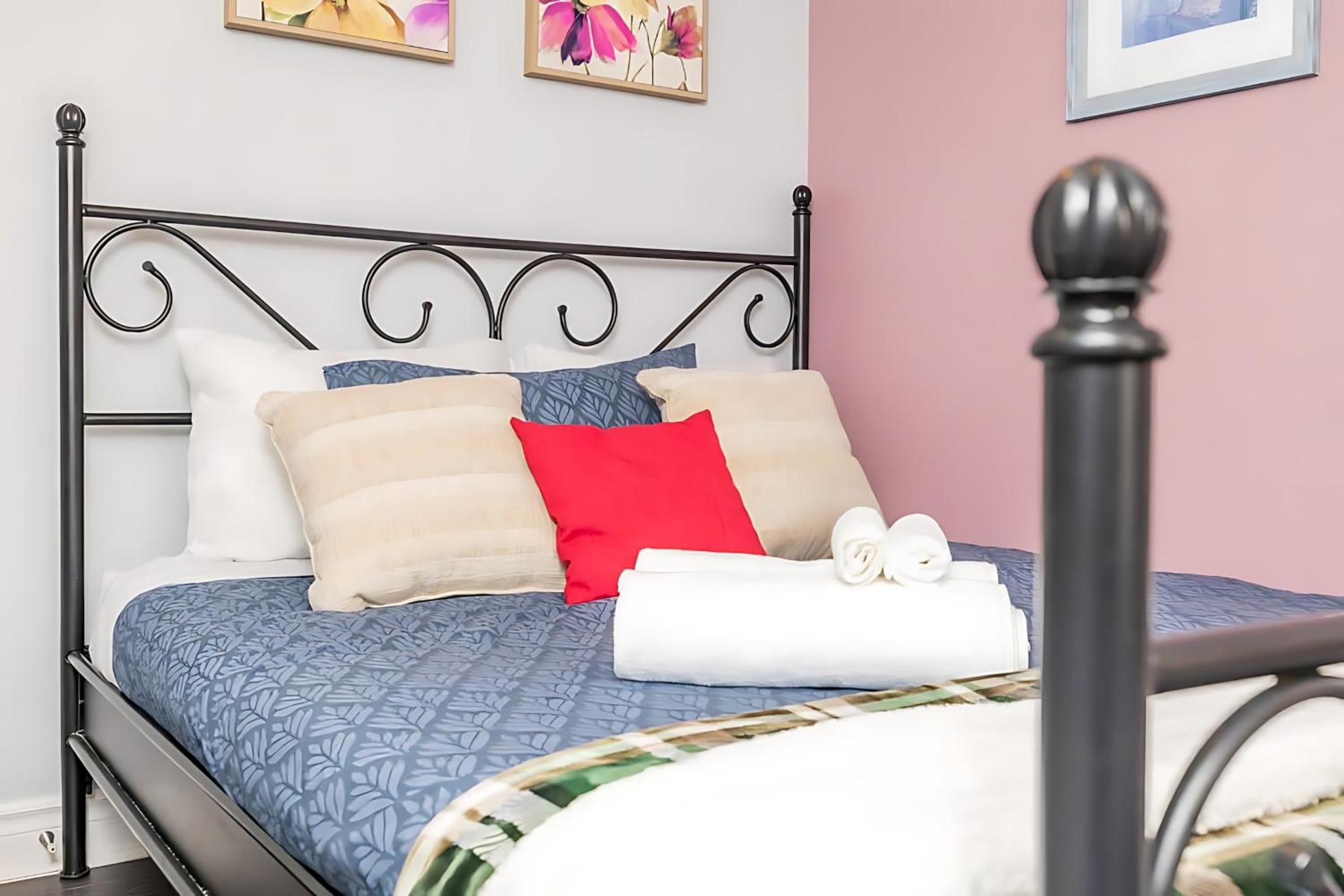 Cozy 2BR Condo - with Private Rooftop Terrace