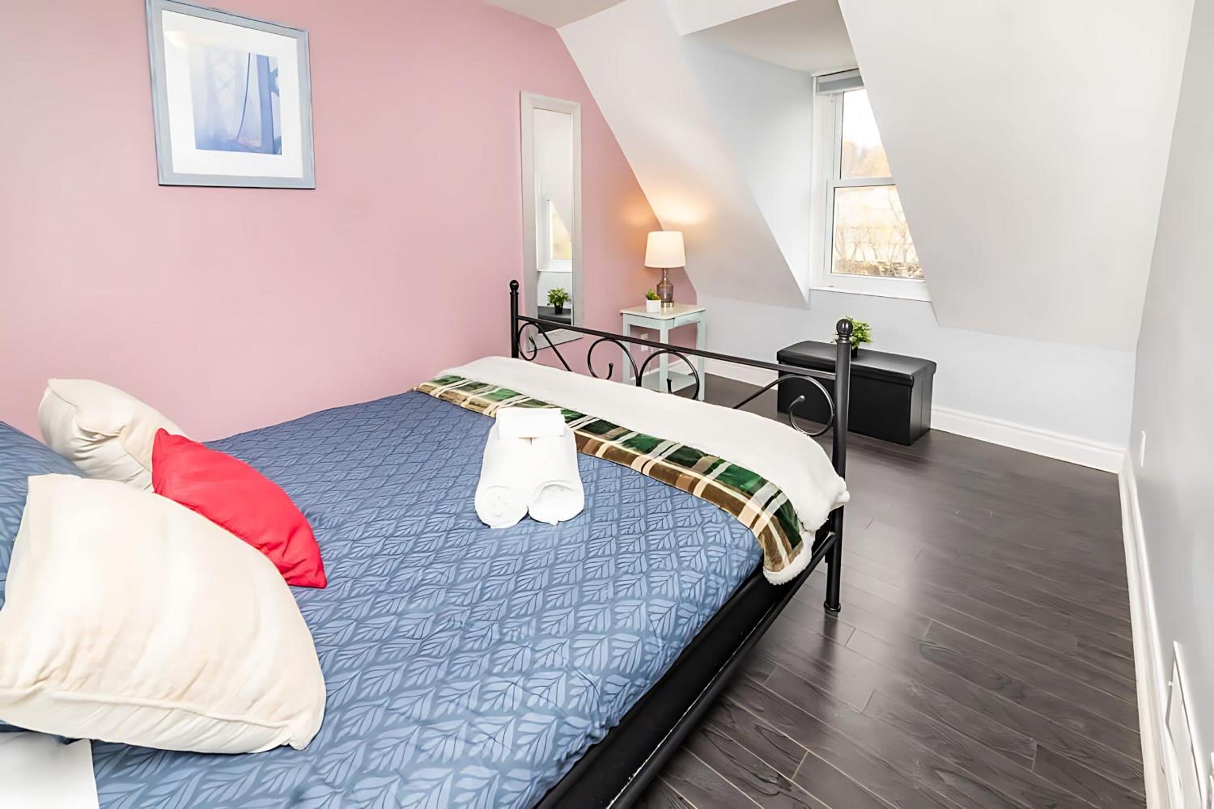 Cozy 2BR Condo - with Private Rooftop Terrace