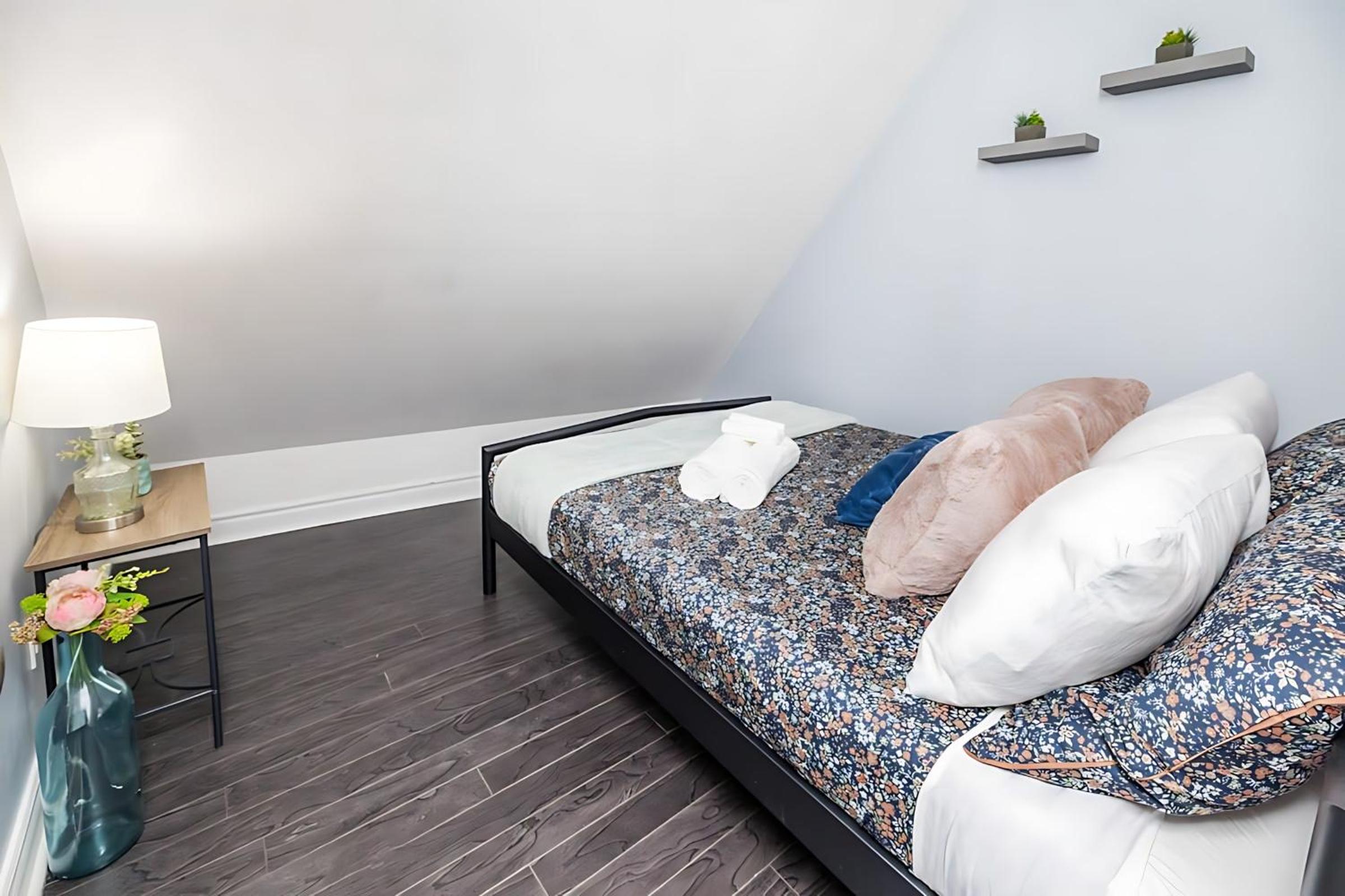 Cozy 2BR Condo - with Private Rooftop Terrace