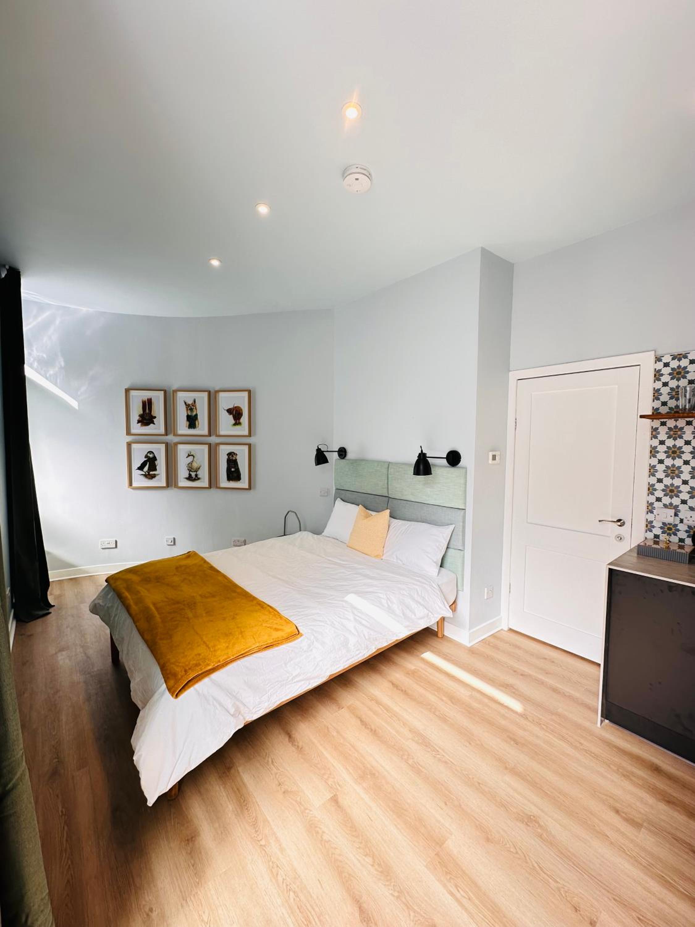 Luxury Modern Studio l Central Edinburgh l Pet Friendly view 2