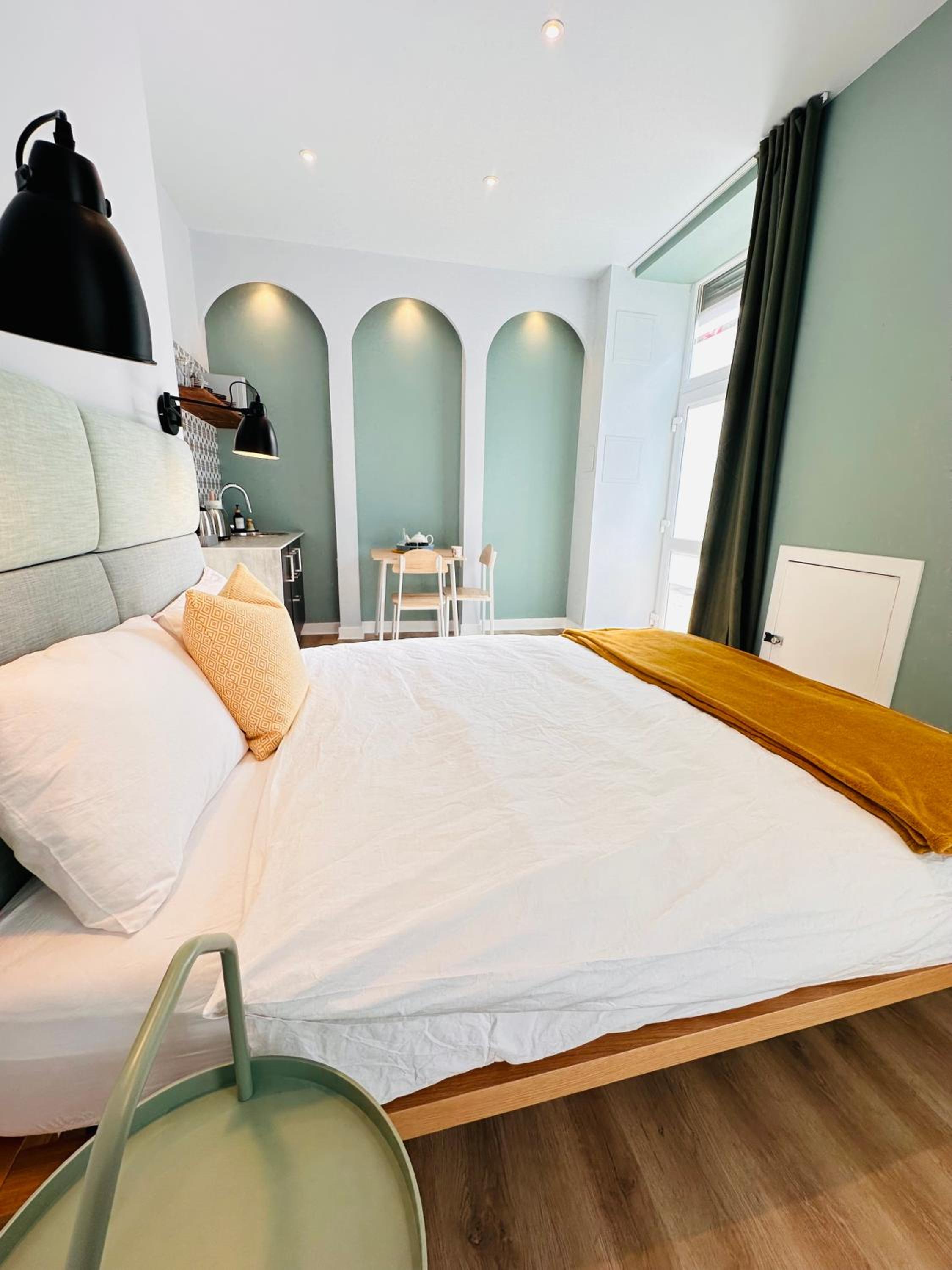 Luxury Modern Studio l Central Edinburgh l Pet Friendly view 4
