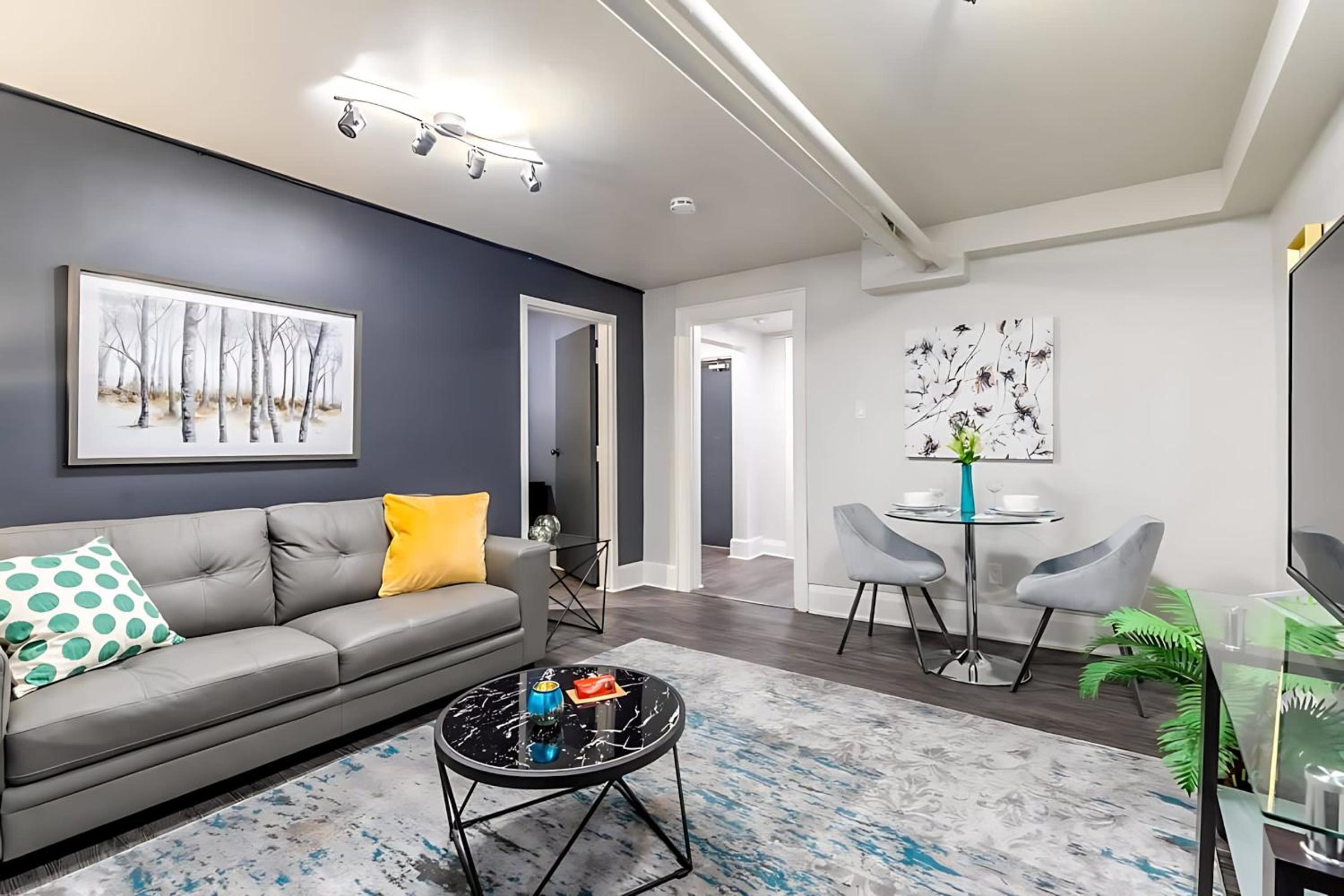 Modern 2BR Condo - Centrally Located Downtown