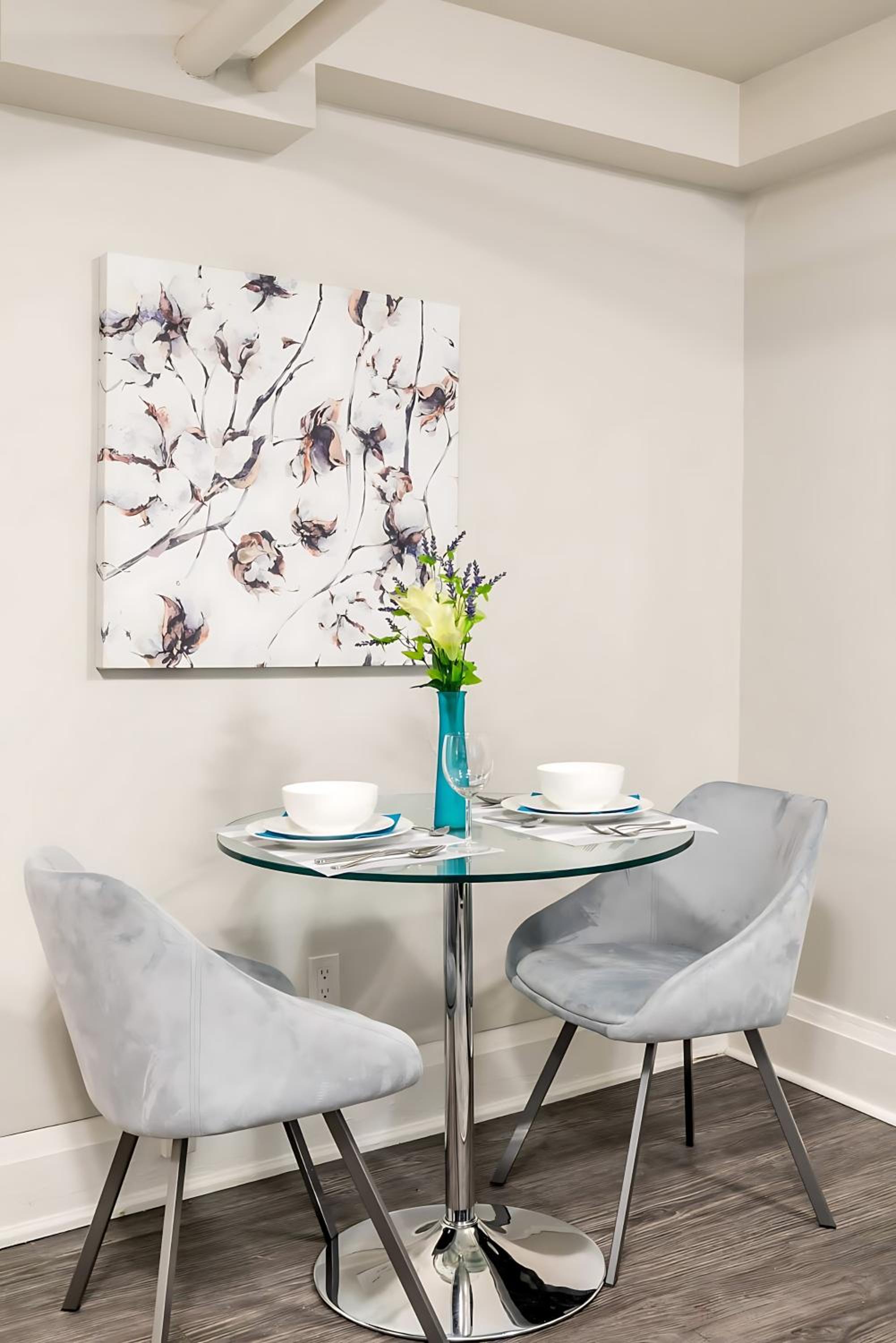 Modern 2BR Condo - Centrally Located Downtown