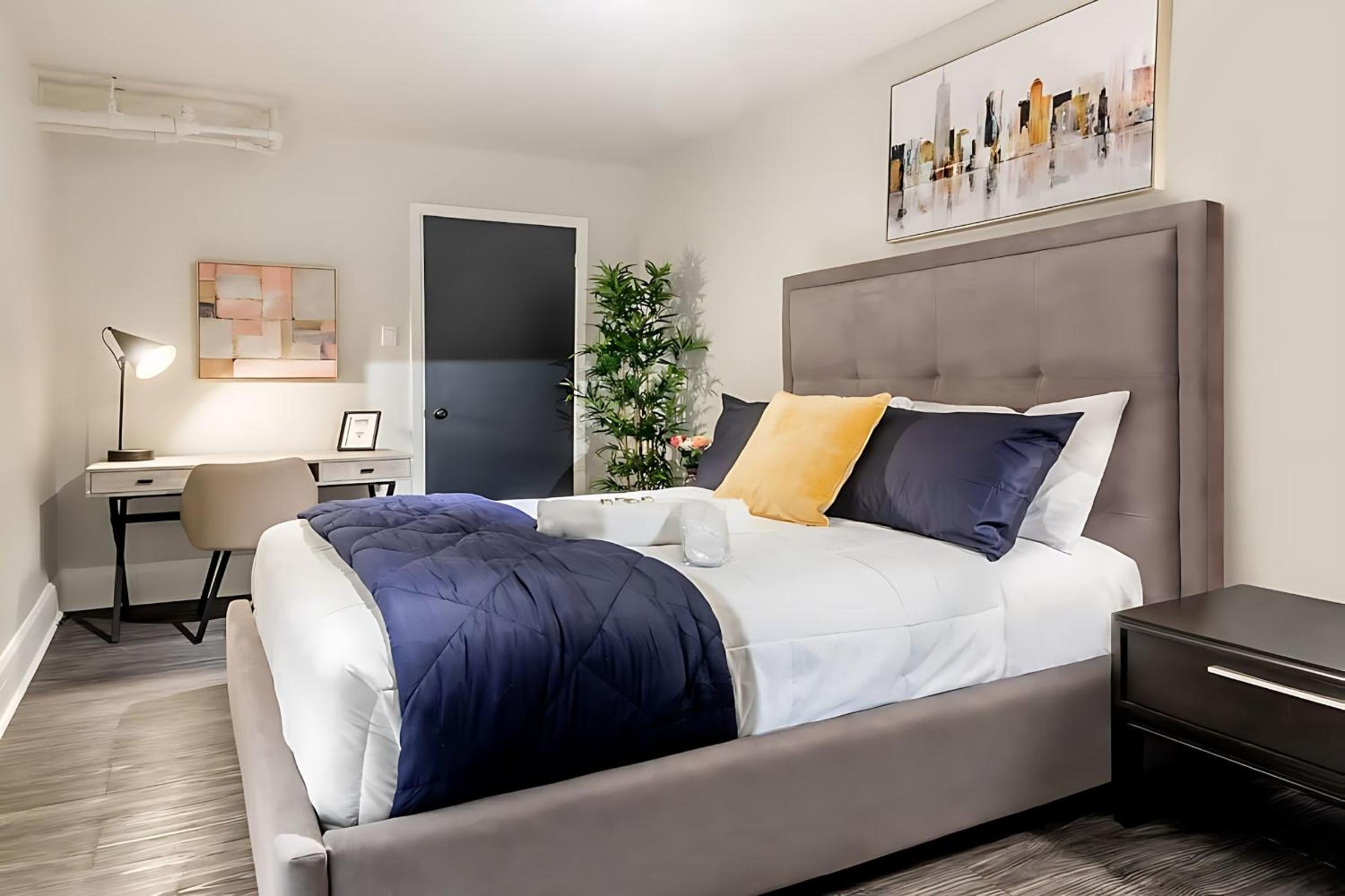 Modern 2BR Condo - Centrally Located Downtown