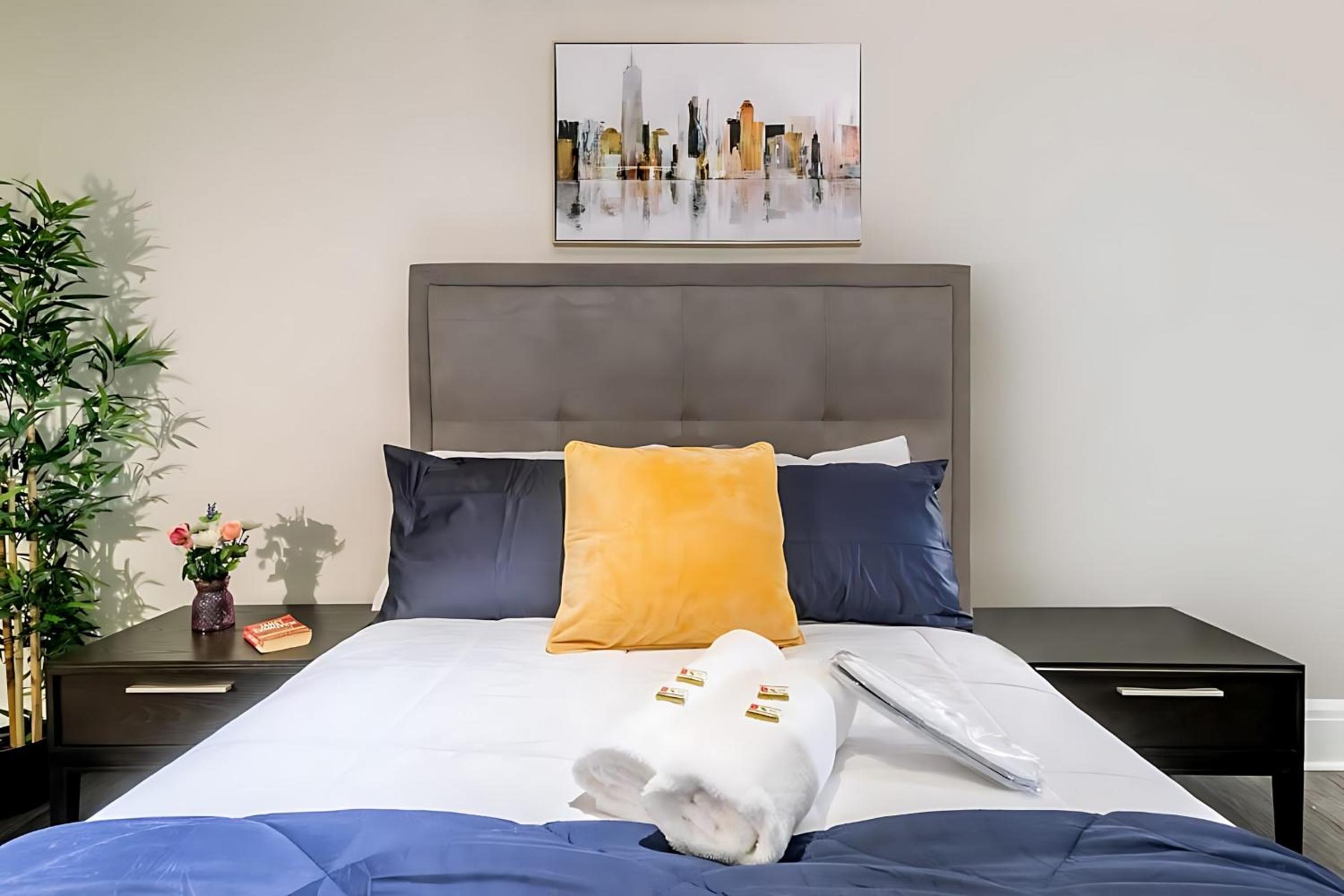 Modern 2BR Condo - Centrally Located Downtown