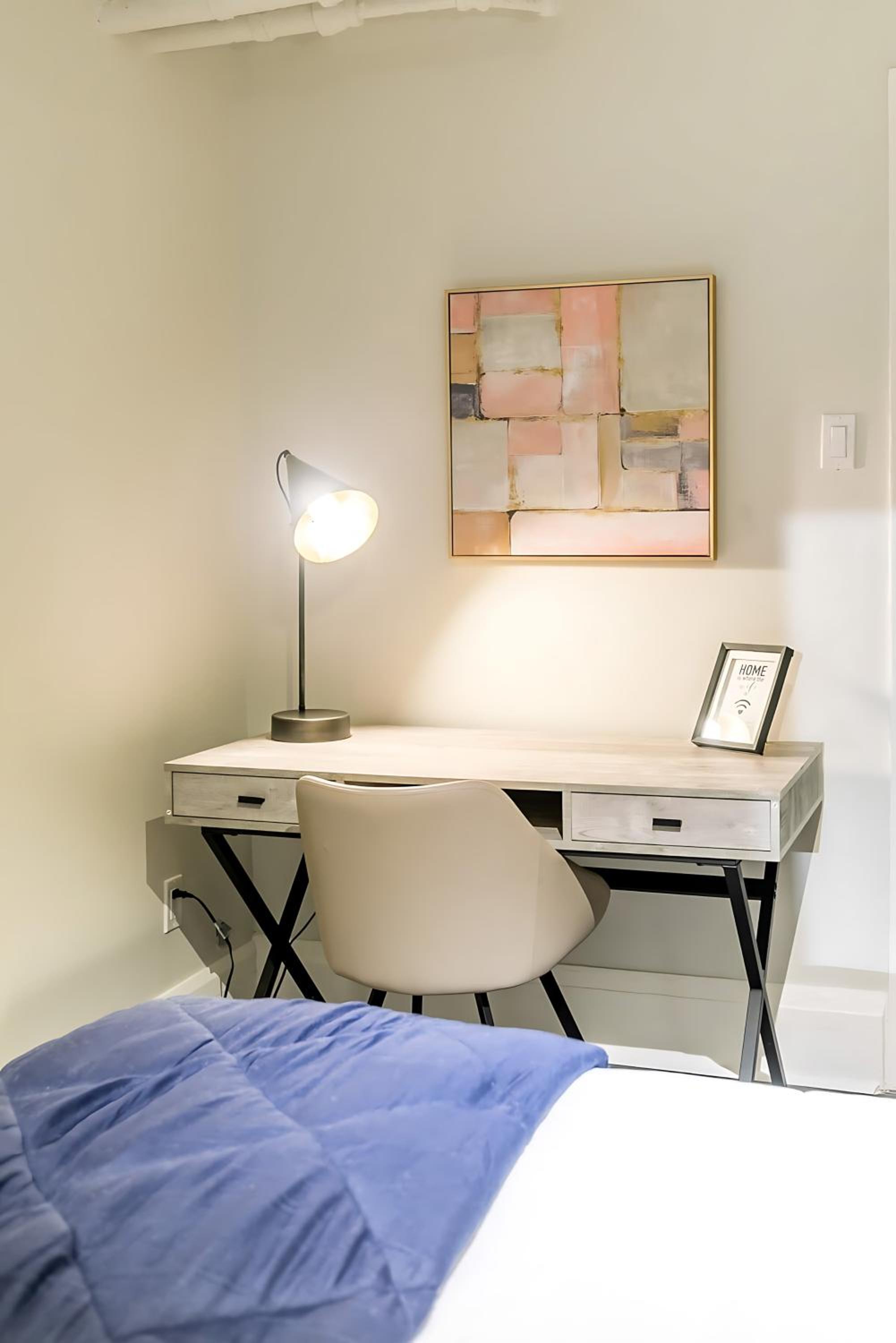 Modern 2BR Condo - Centrally Located Downtown