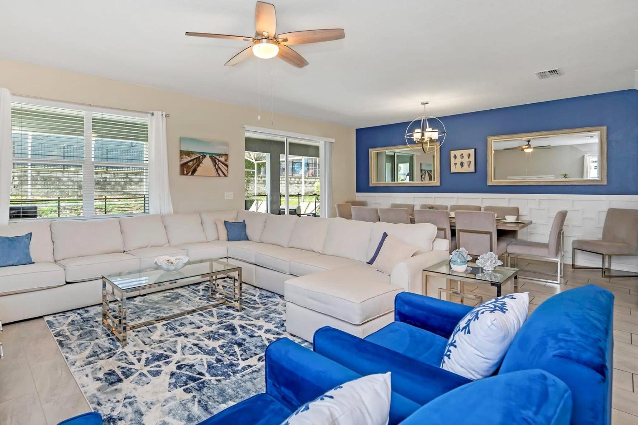 8BR Luxury - Sleeps 22 - Near Disney with Pool & Hot Tub!